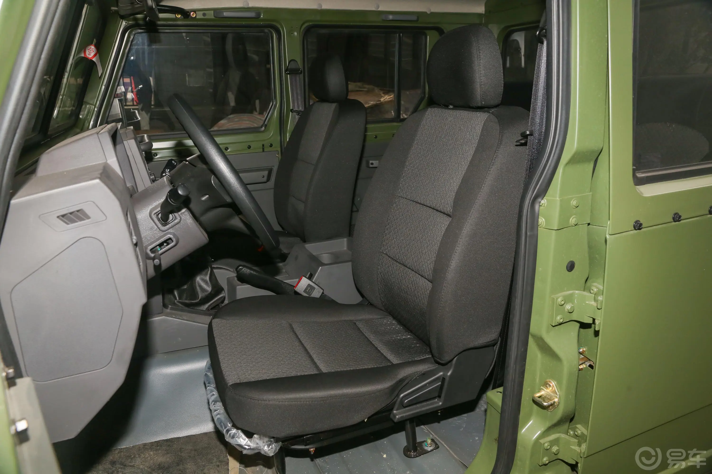 勇士皮卡连体 双排 2.4T 手动 3035轴距BJ2034HKD42 汽油 国VI驾驶员座椅