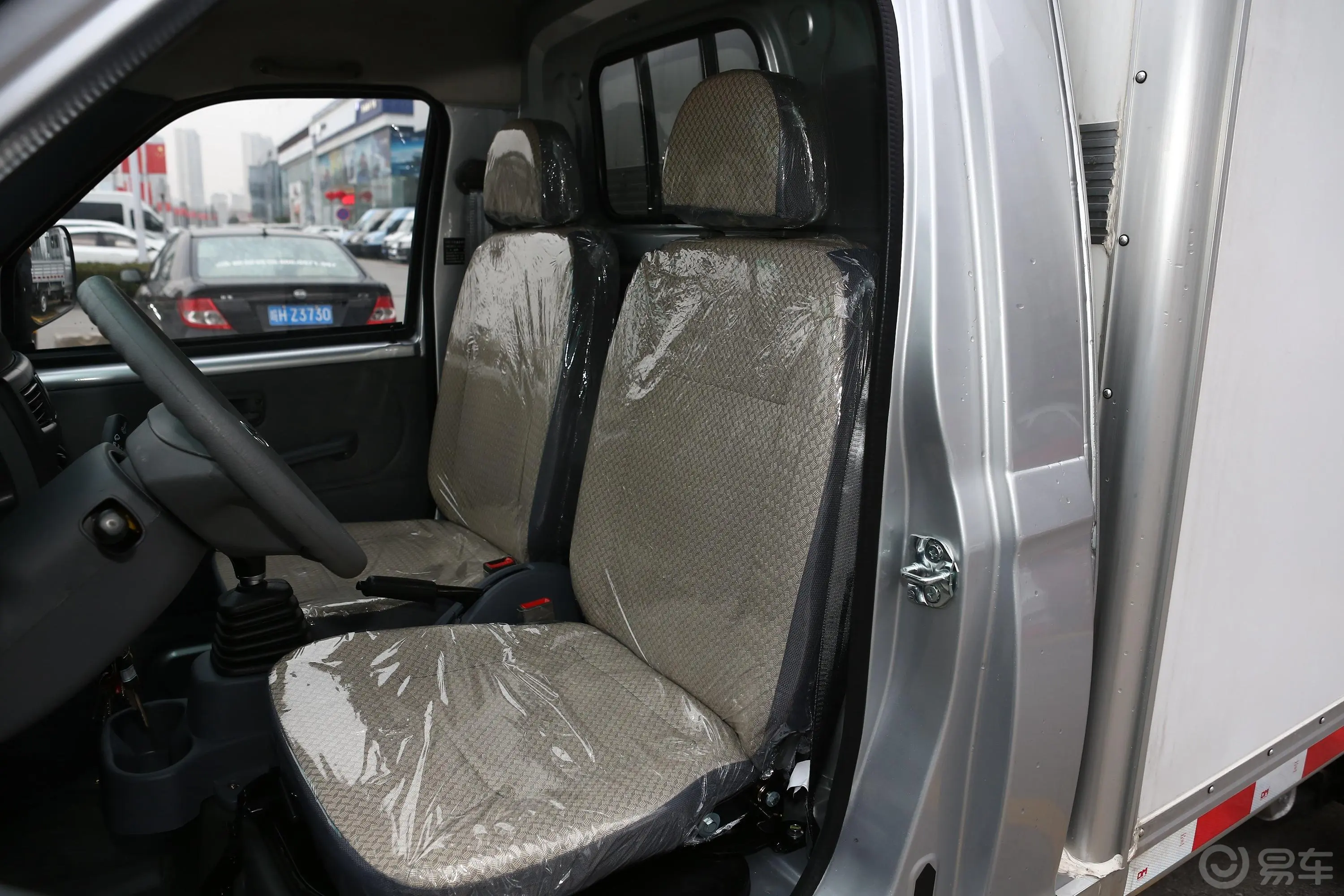 鑫源T20 EV厢式货车舒适型驾驶员座椅