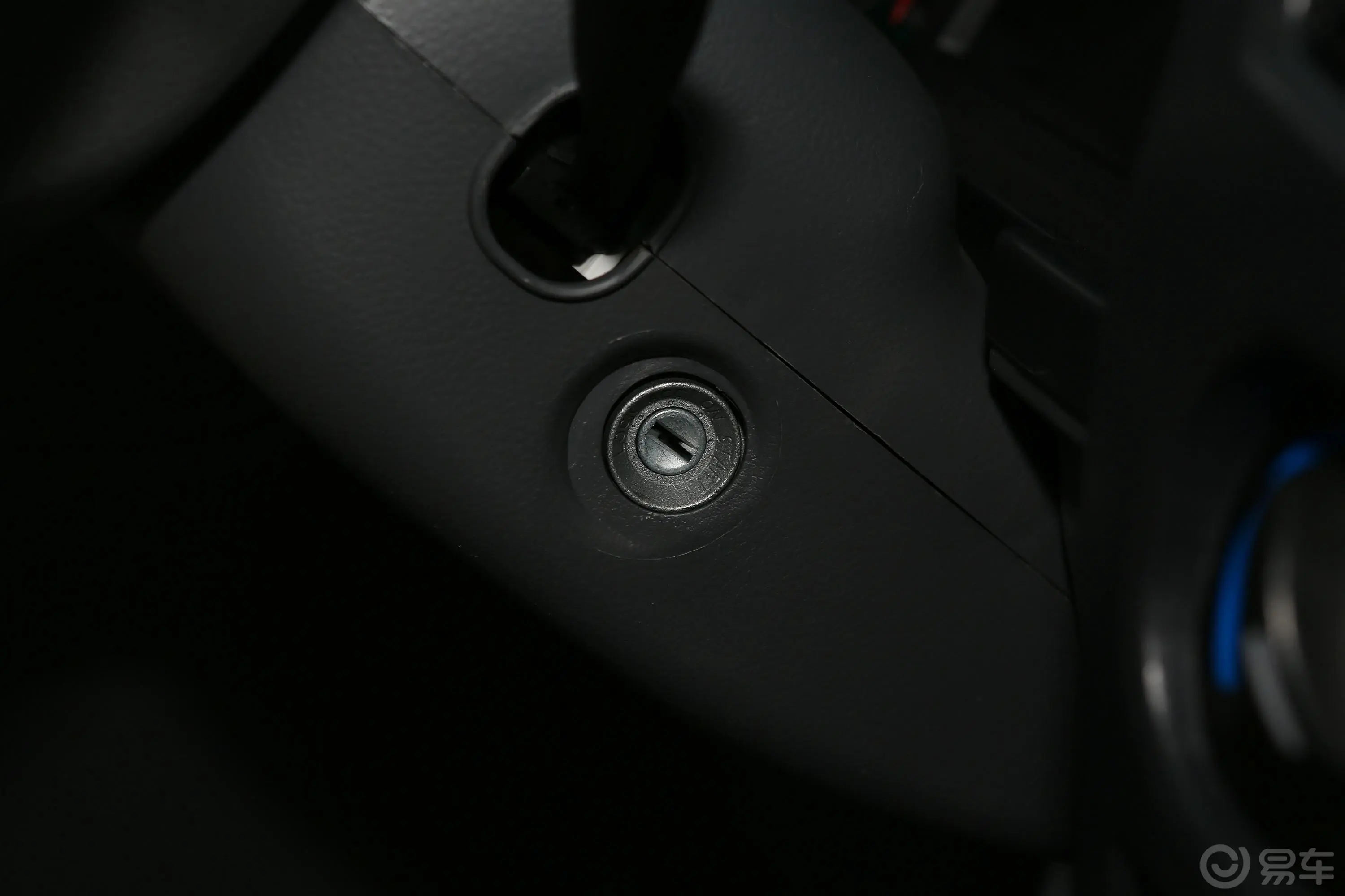 鑫源T20 EV厢式货车舒适型钥匙孔或一键启动按键