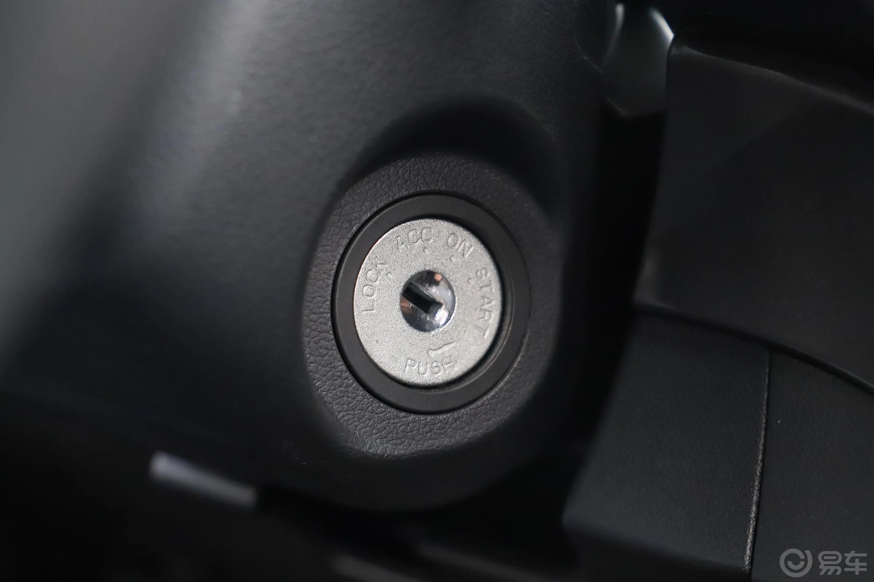 风骏52.4L 手动 大双 四驱 精英型 汽油 国VI钥匙孔或一键启动按键