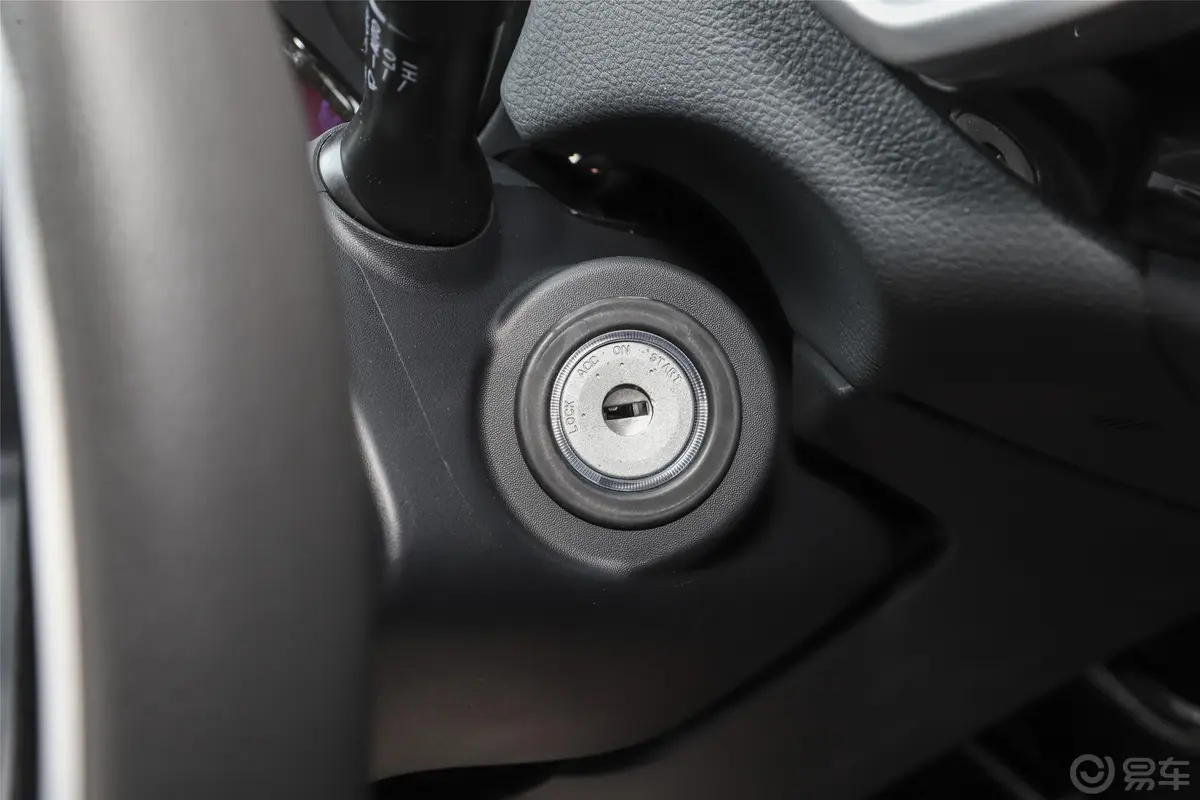 驭胜S3502.0T 手动 两驱 豪华天窗版 5座 柴油钥匙孔或一键启动按键