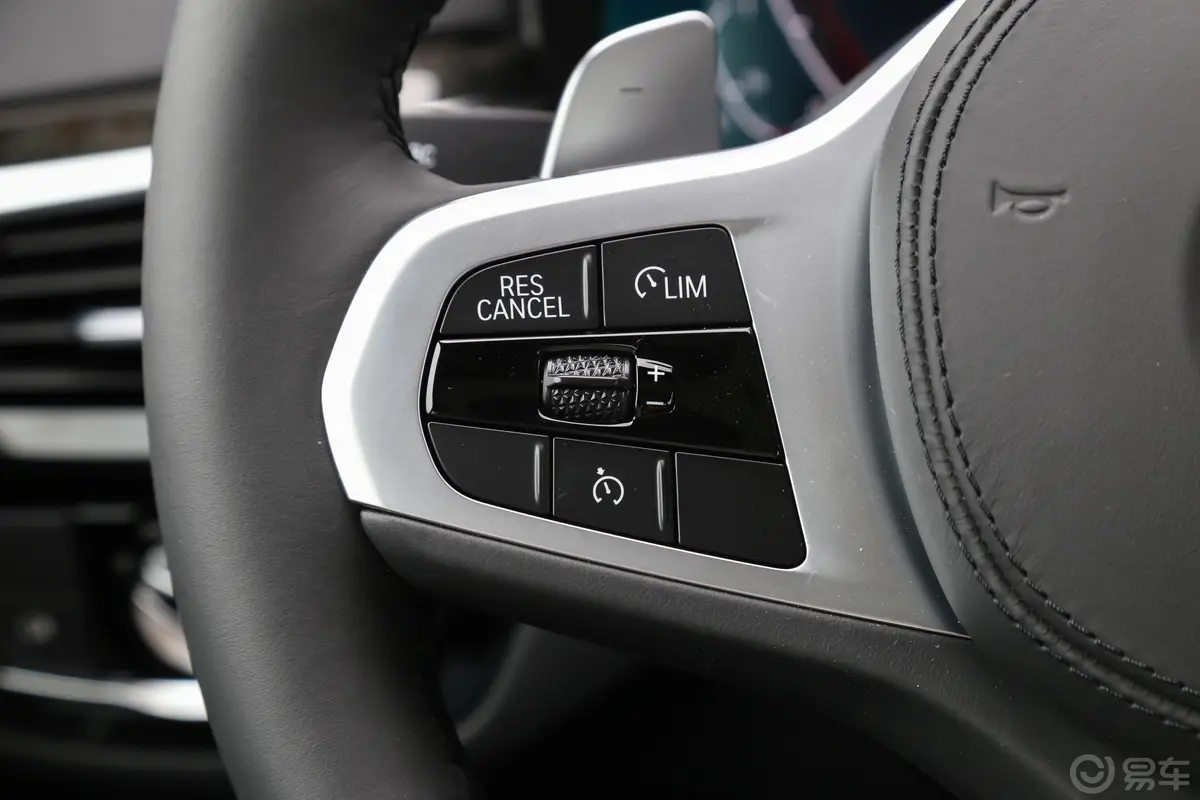 宝马6系GT630i M运动套装左侧方向盘功能按键