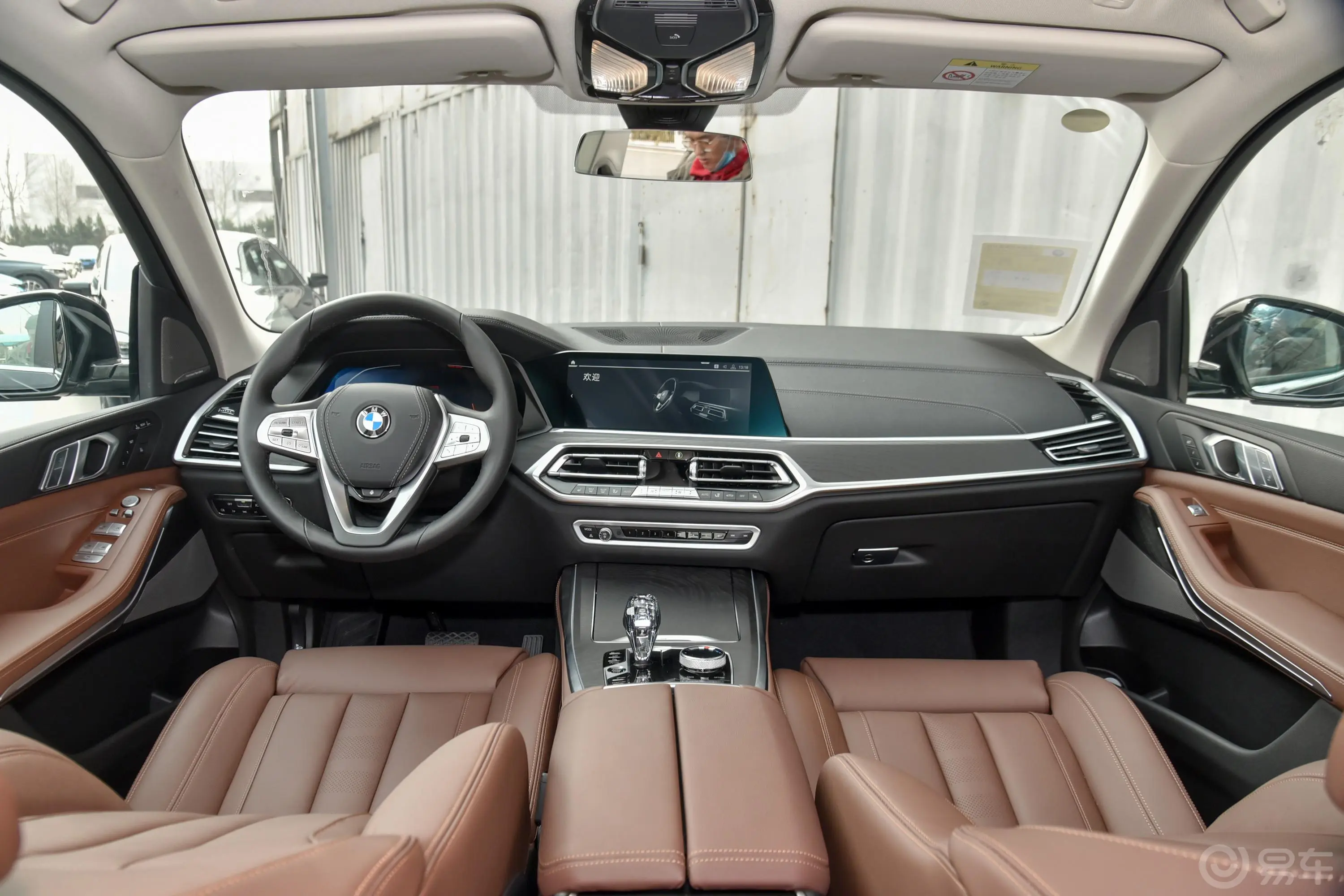 宝马X7xDrive40i 领先型 豪华套装前排头部空间