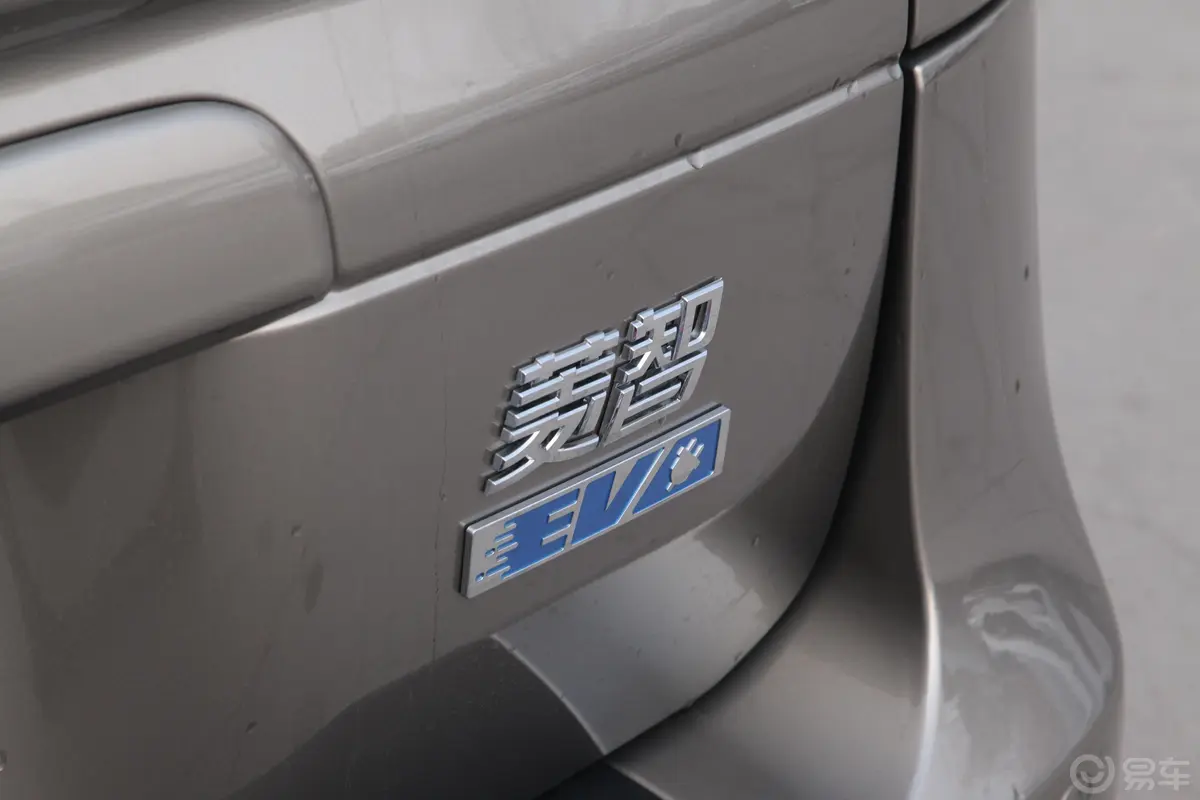 菱智M5 EV舒适型 7座外观