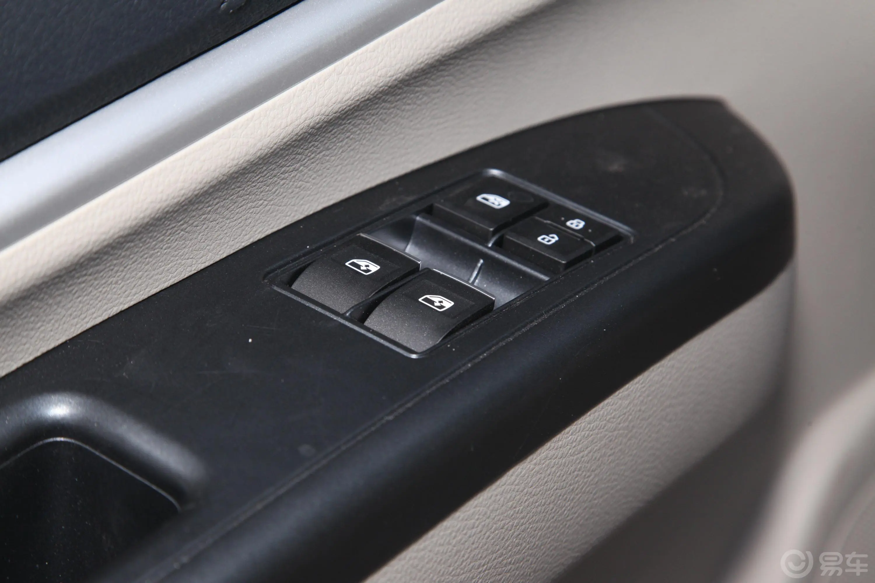 菱智M5 EV舒适型 7座车窗调节整体