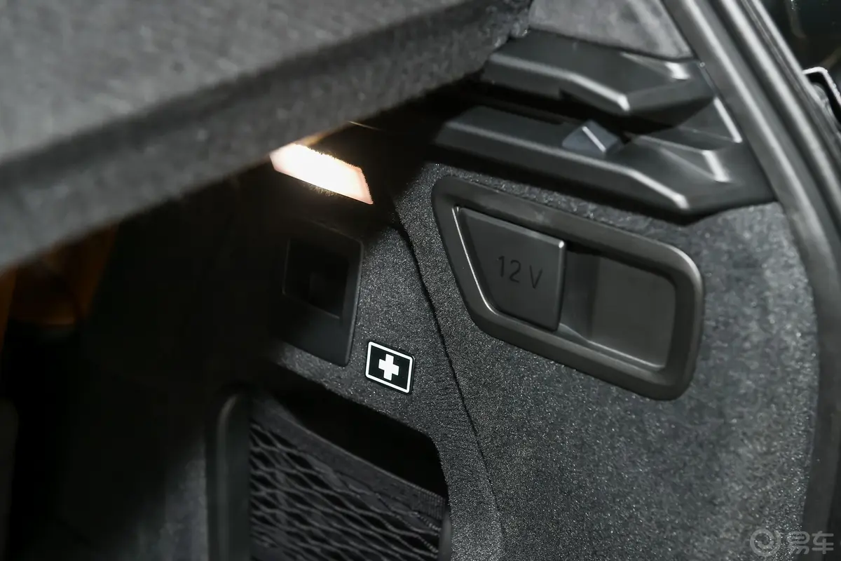 宝马X7xDrive40i 个性化定制限量版 豪华套装空间