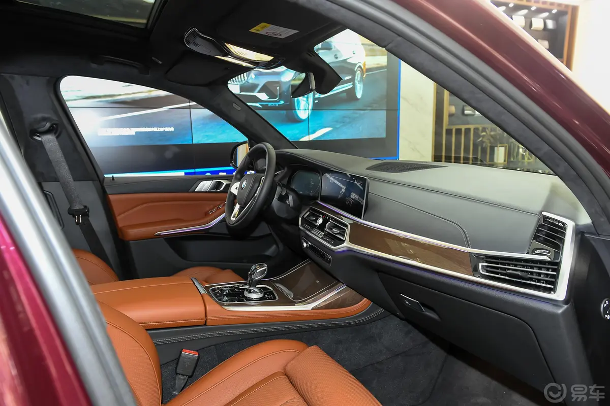 宝马X7xDrive40i 个性化定制限量版 豪华套装内饰全景副驾驶员方向