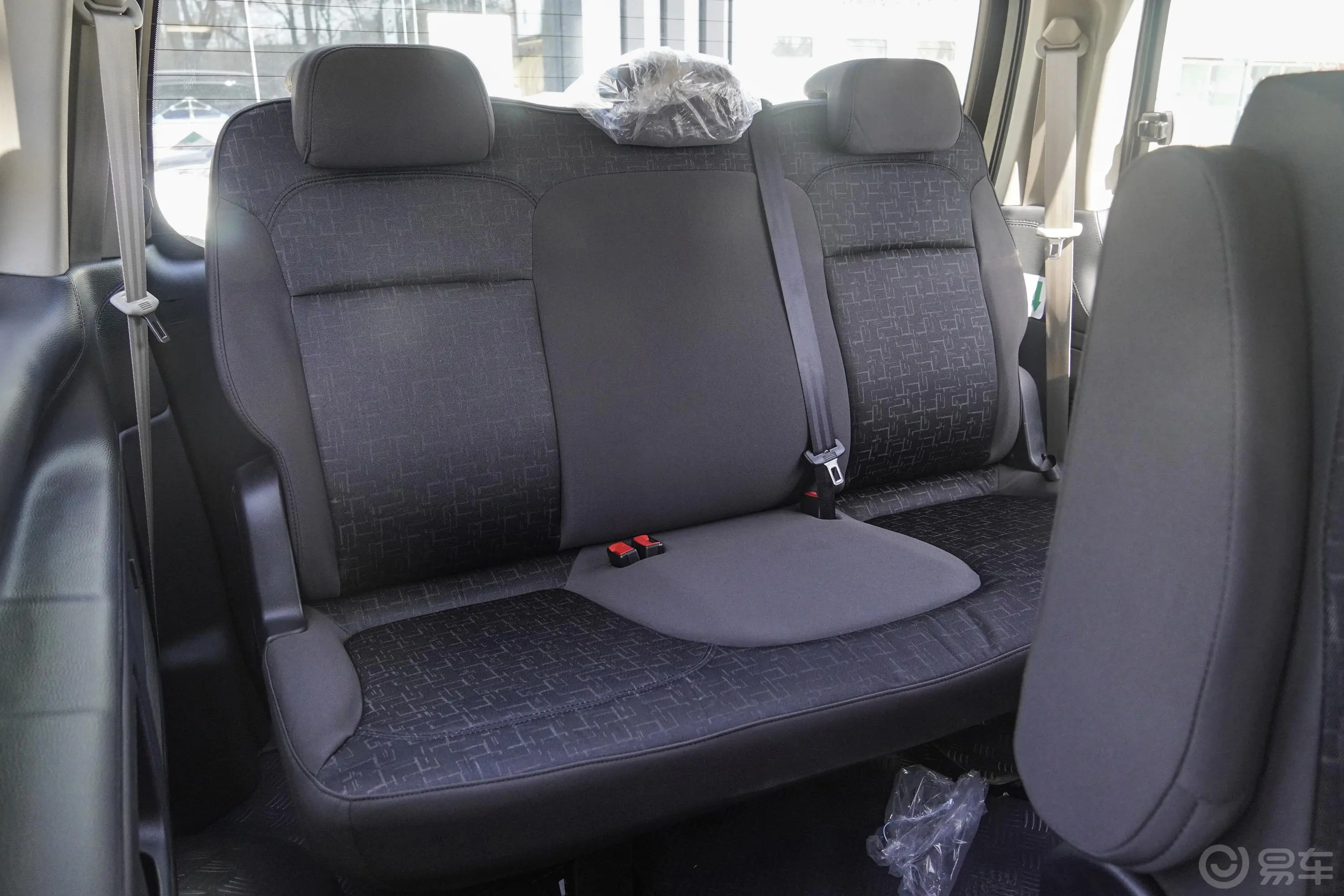 阁瑞斯快运 升级版 2.0L 手动 舒适型 10座 国VI第三排座椅