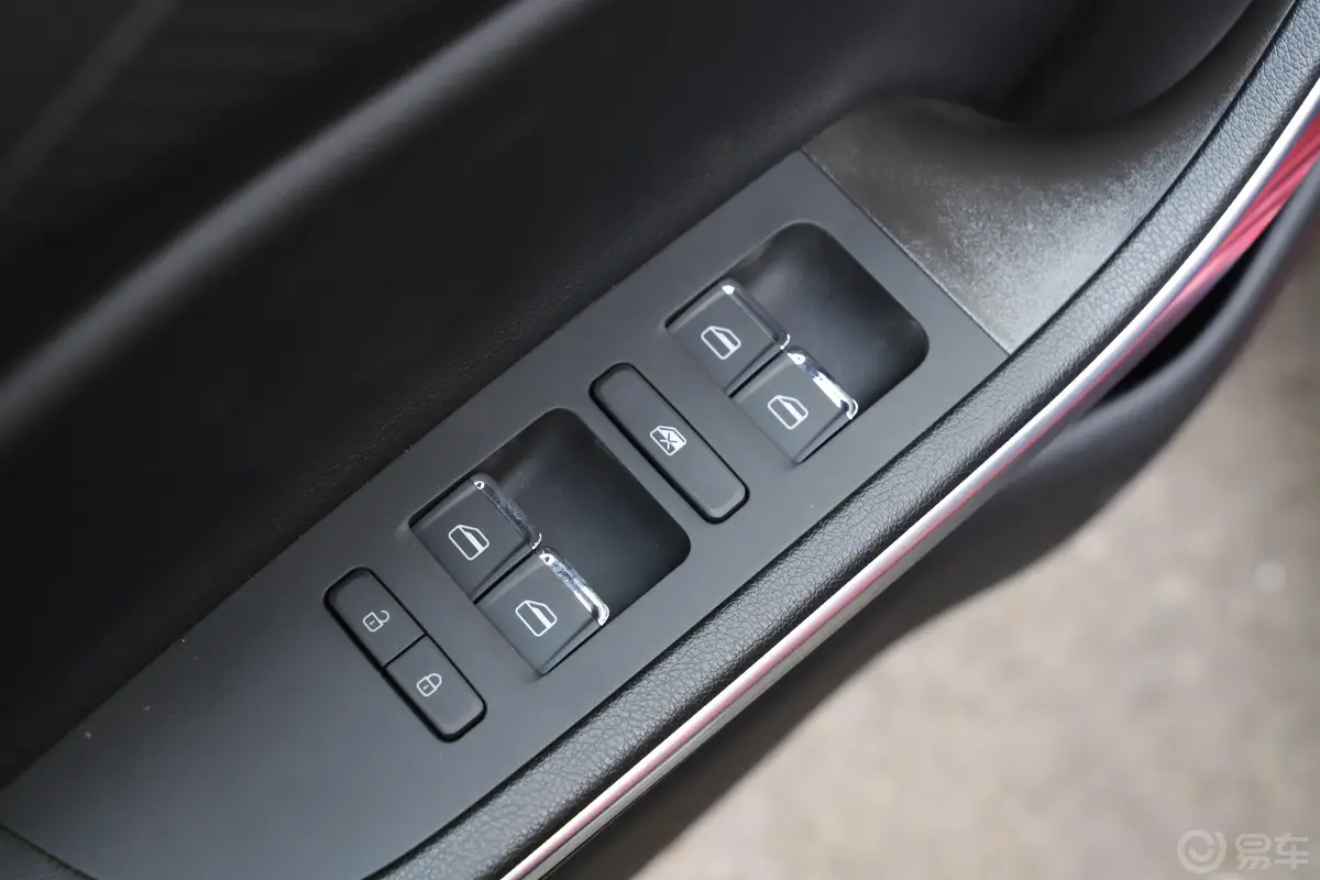 瑞虎3x质享版 1.5L 手动 尊贵型车窗调节整体