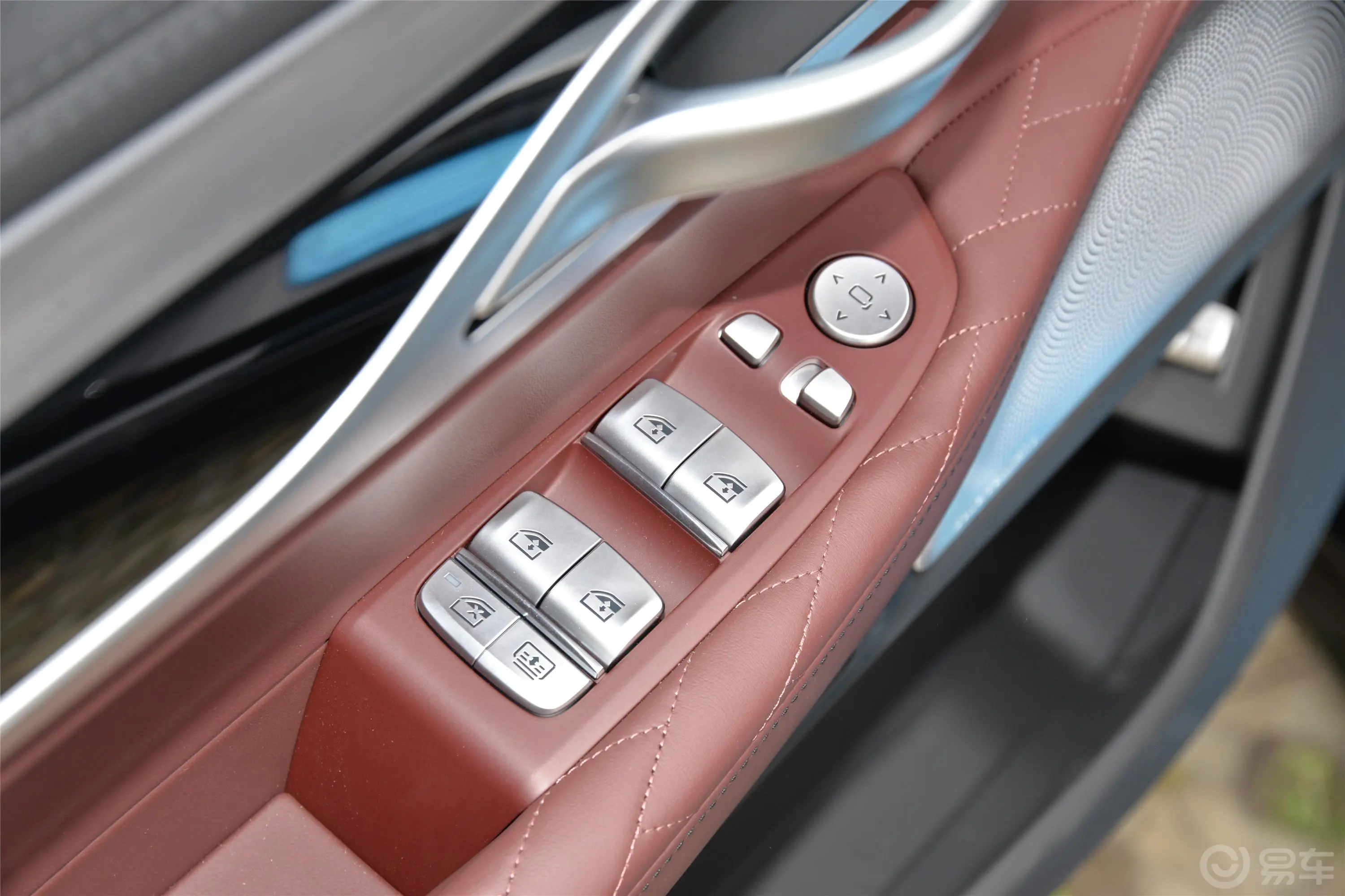 宝马7系改款 740Li xDrive 行政型 M运动套装车窗调节整体