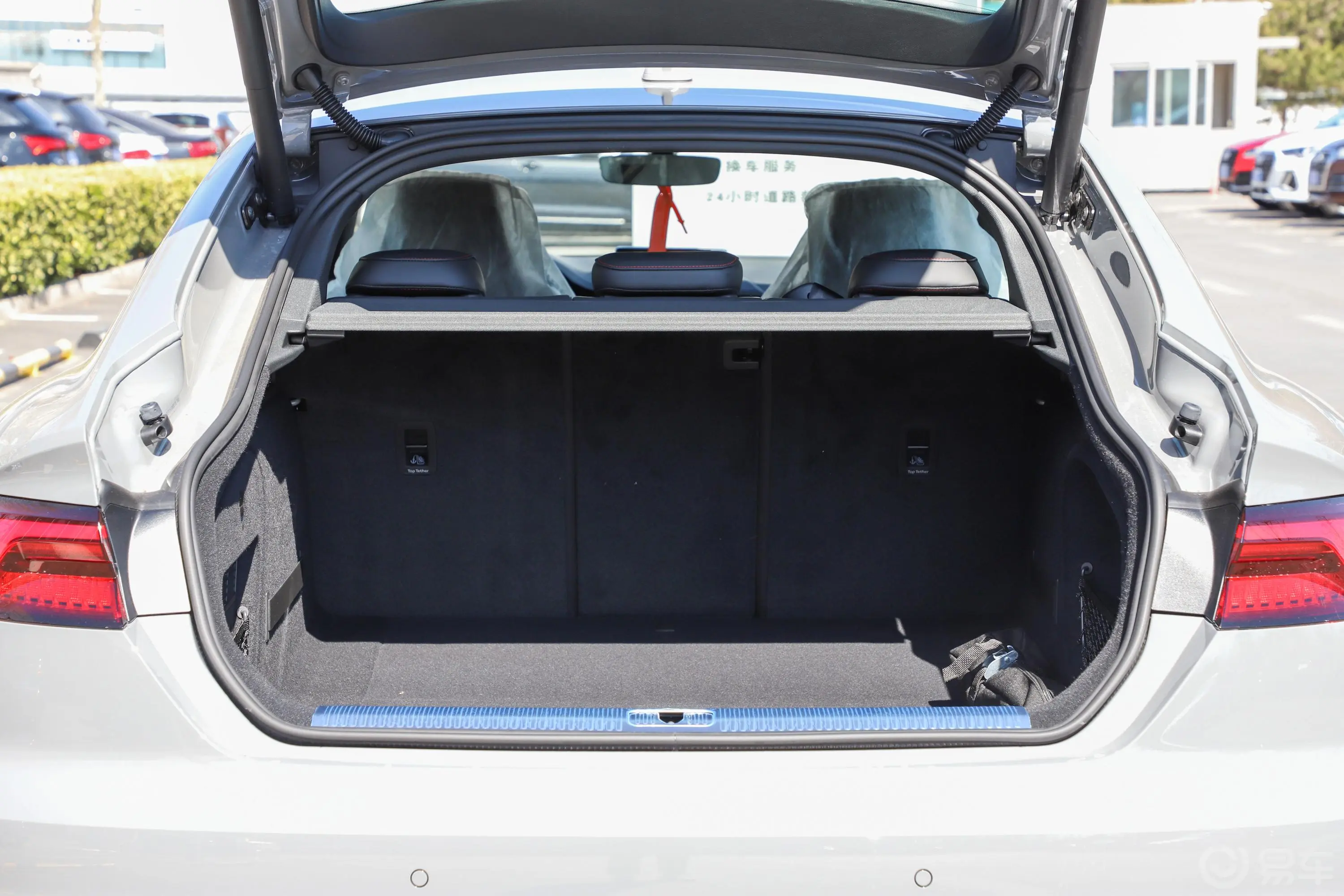 奥迪RS 52.9T Sportback后备厢空间特写