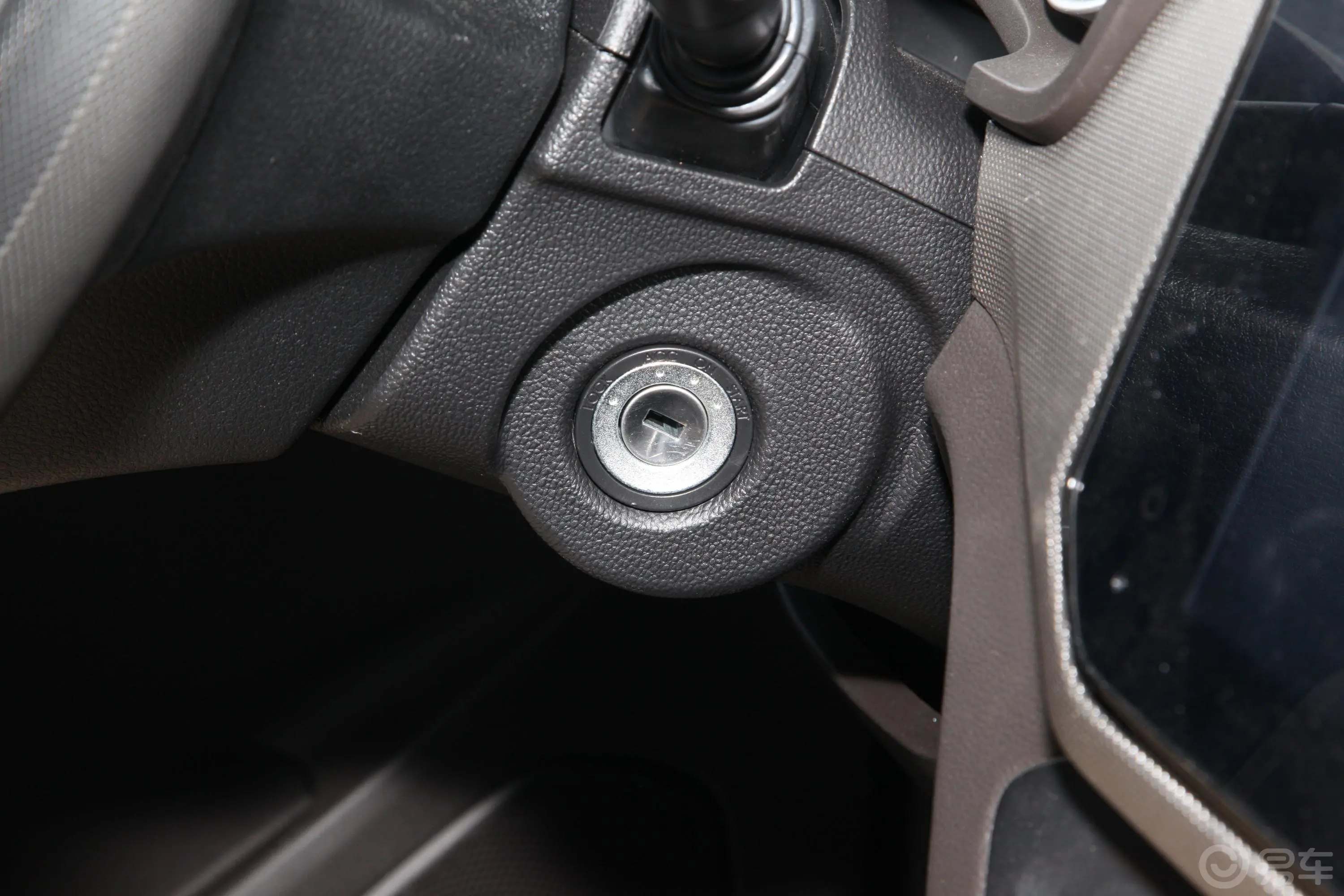 五菱宏光S1.5L 手动 舒适型 国VI钥匙孔或一键启动按键