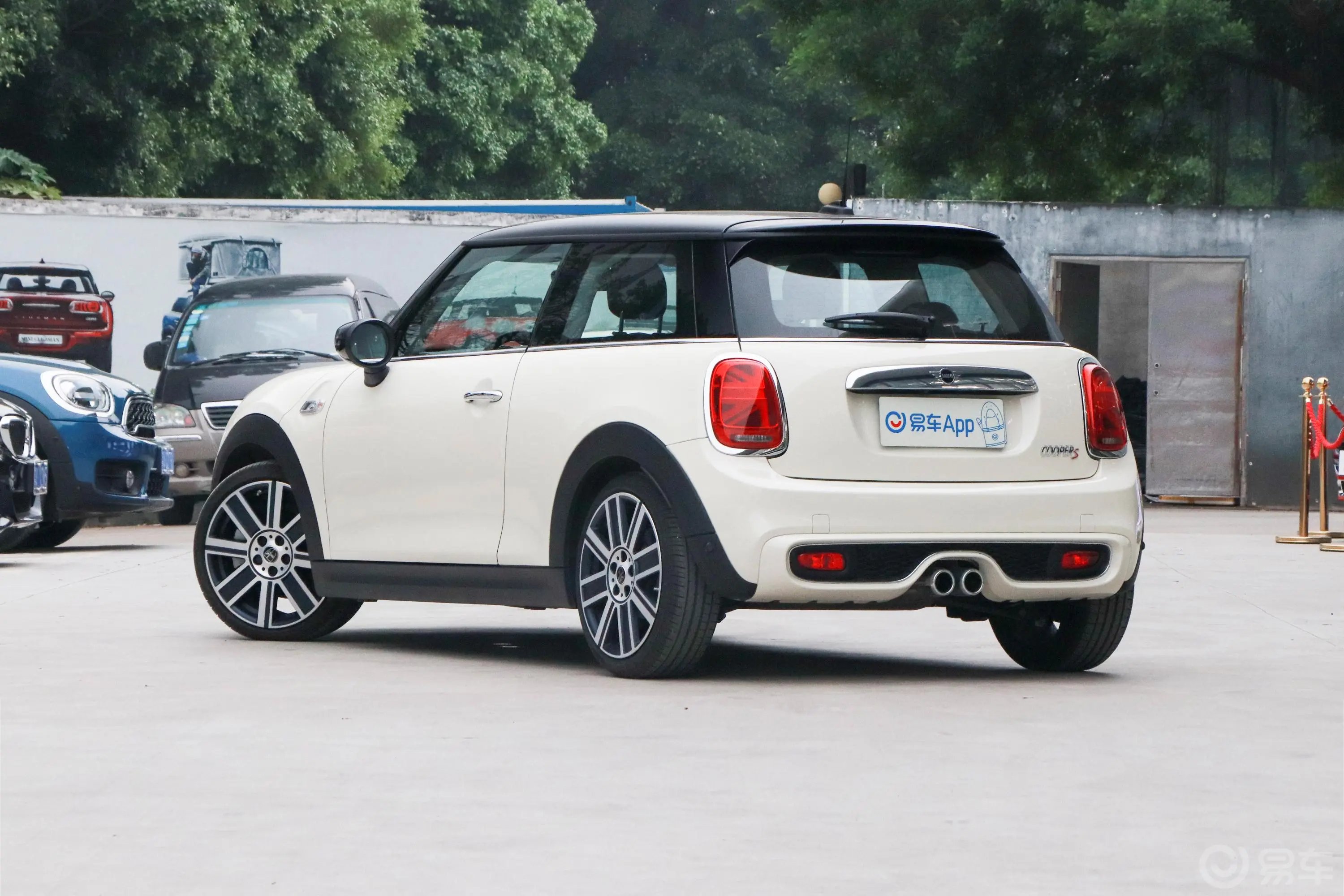 MINI2.0T COOPER S 艺术家侧后45度车头向左水平