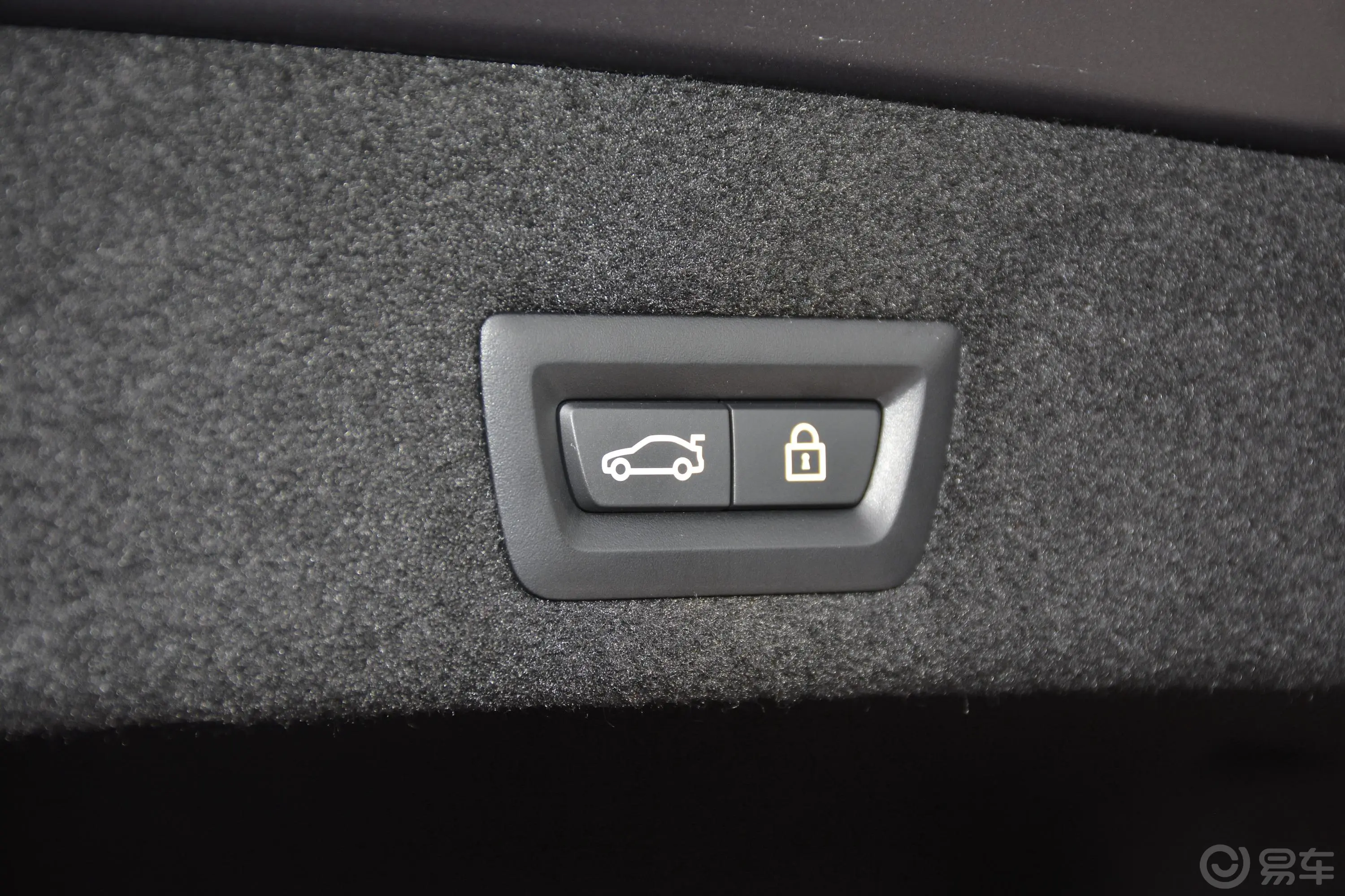 宝马7系改款 740Li 尊享型 豪华套装电动尾门按键（手动扶手）
