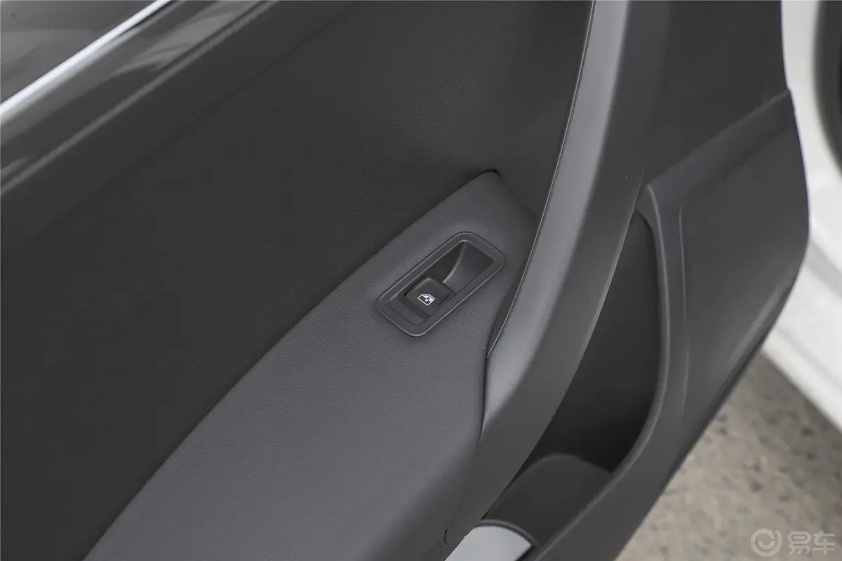 桑塔纳1.5L 手动 舒适版 国V后车窗调节