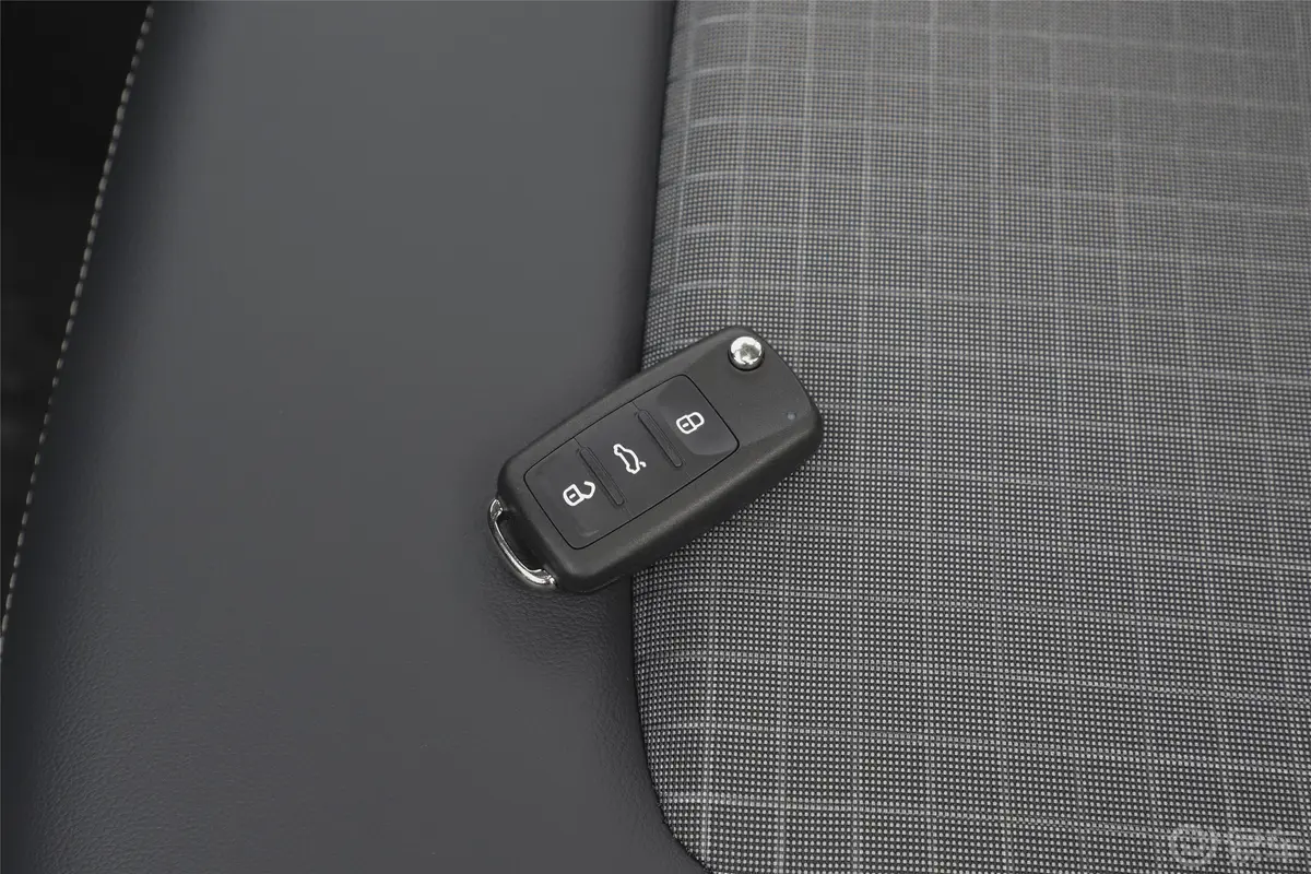 桑塔纳1.5L 手动 舒适版 国V钥匙正面
