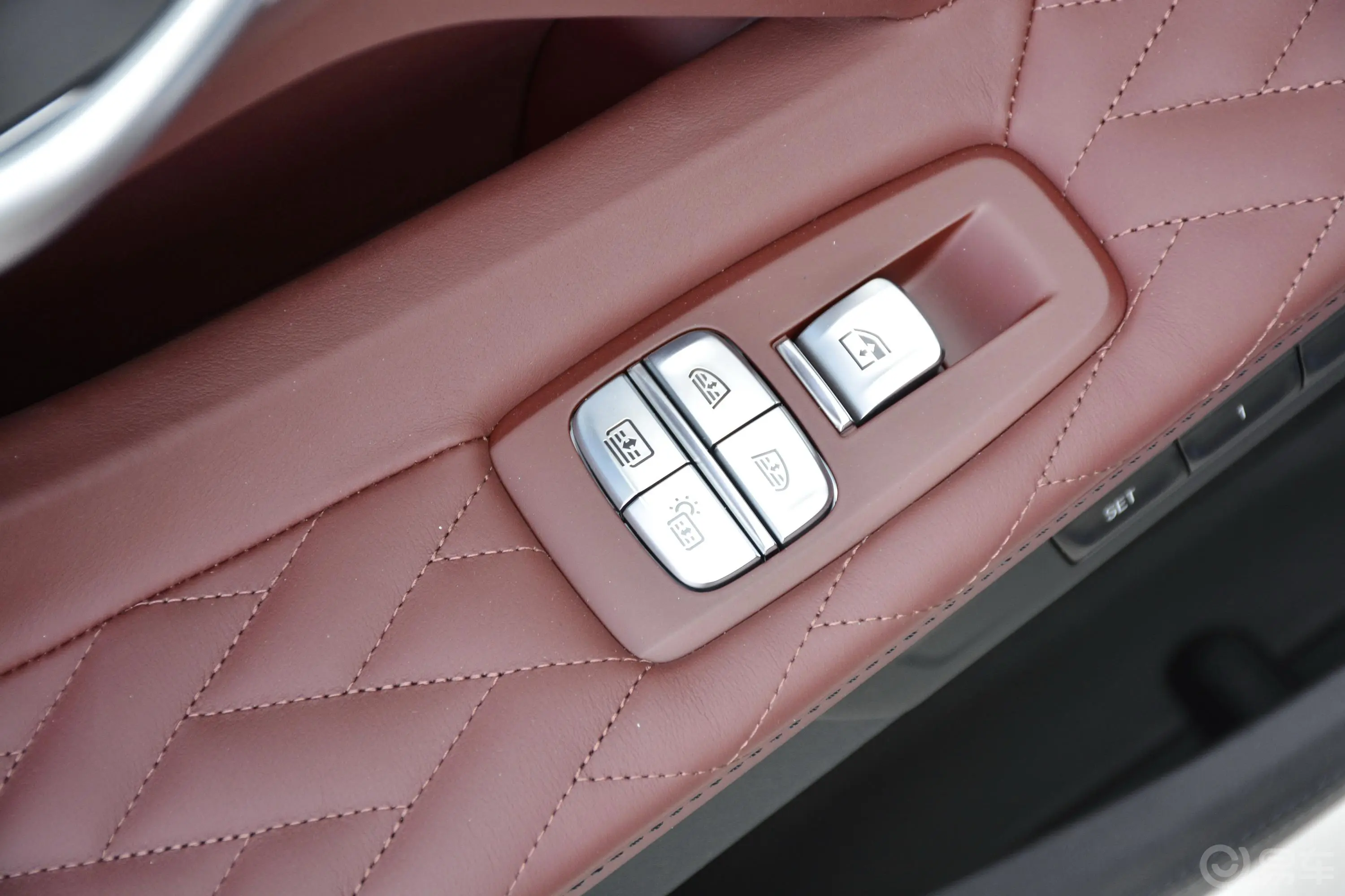 宝马7系改款 740Li xDrive 行政型 豪华套装后车窗调节