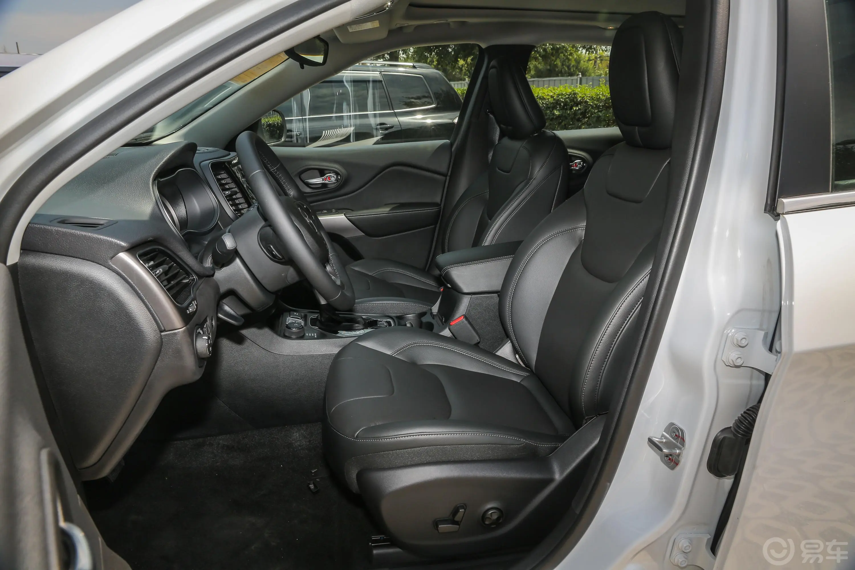 自由光2.0T 四驱 探享版+自动驾驶智慧包 国VI驾驶员座椅