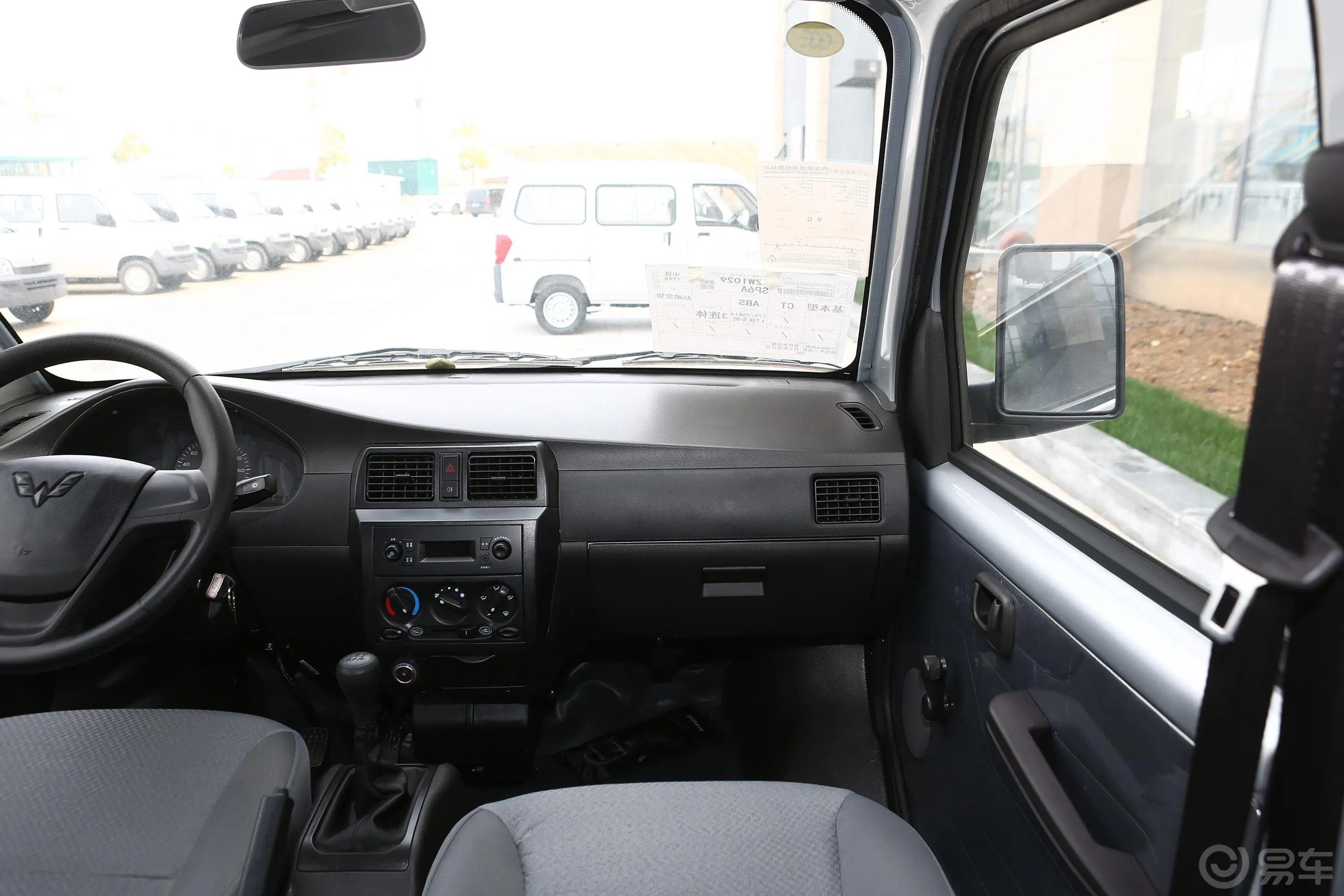 五菱荣光小卡1.5L 手动 基本型双排副驾驶位区域