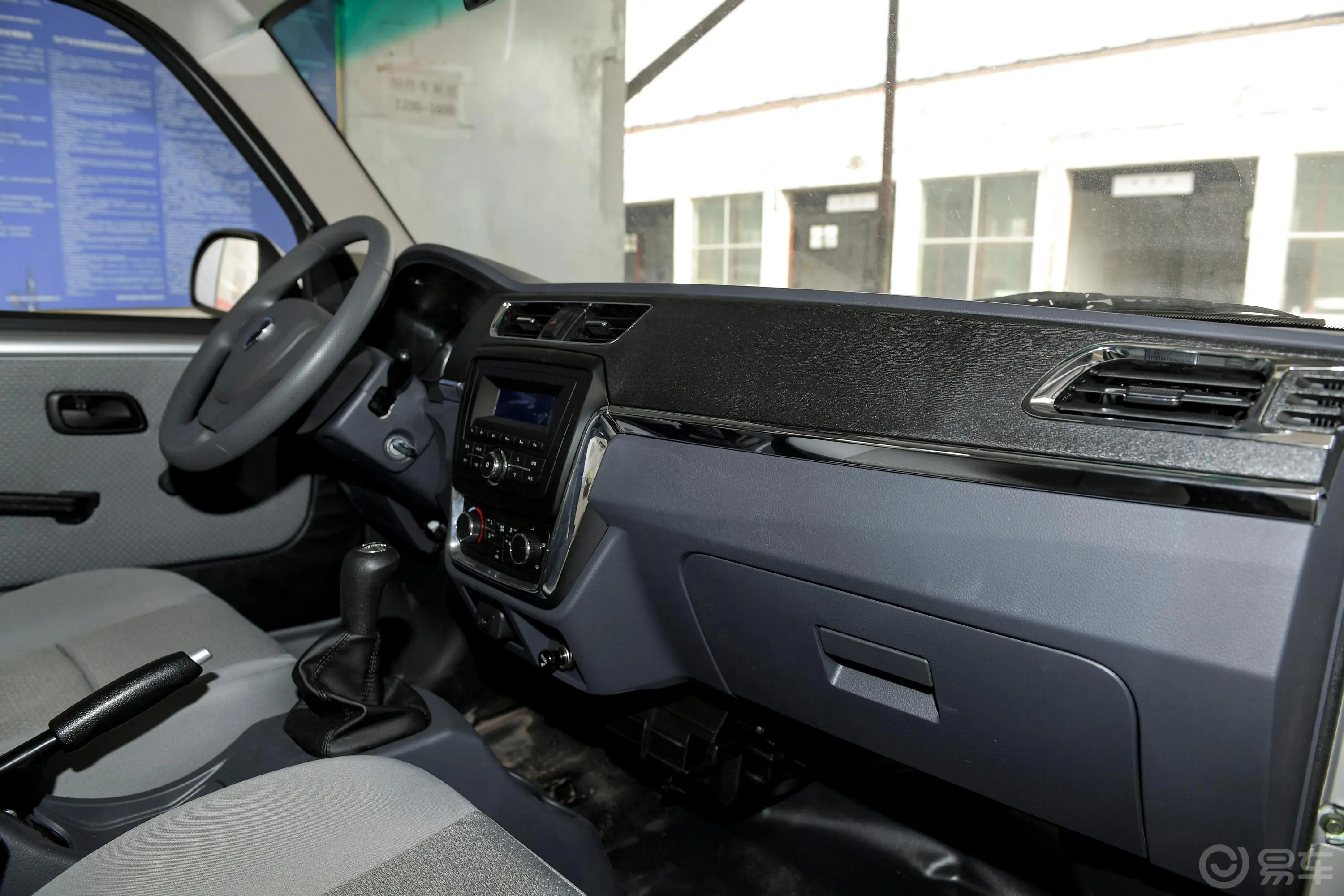 金杯T31.5L 手动单排标准版 独立货箱内饰全景副驾驶员方向
