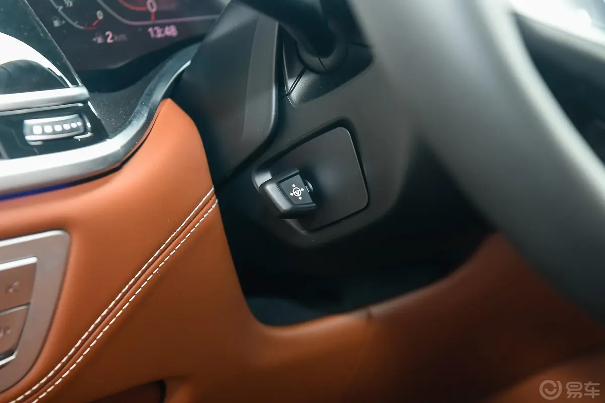 宝马7系改款 750Li xDrive V8 M运动套装方向盘调节
