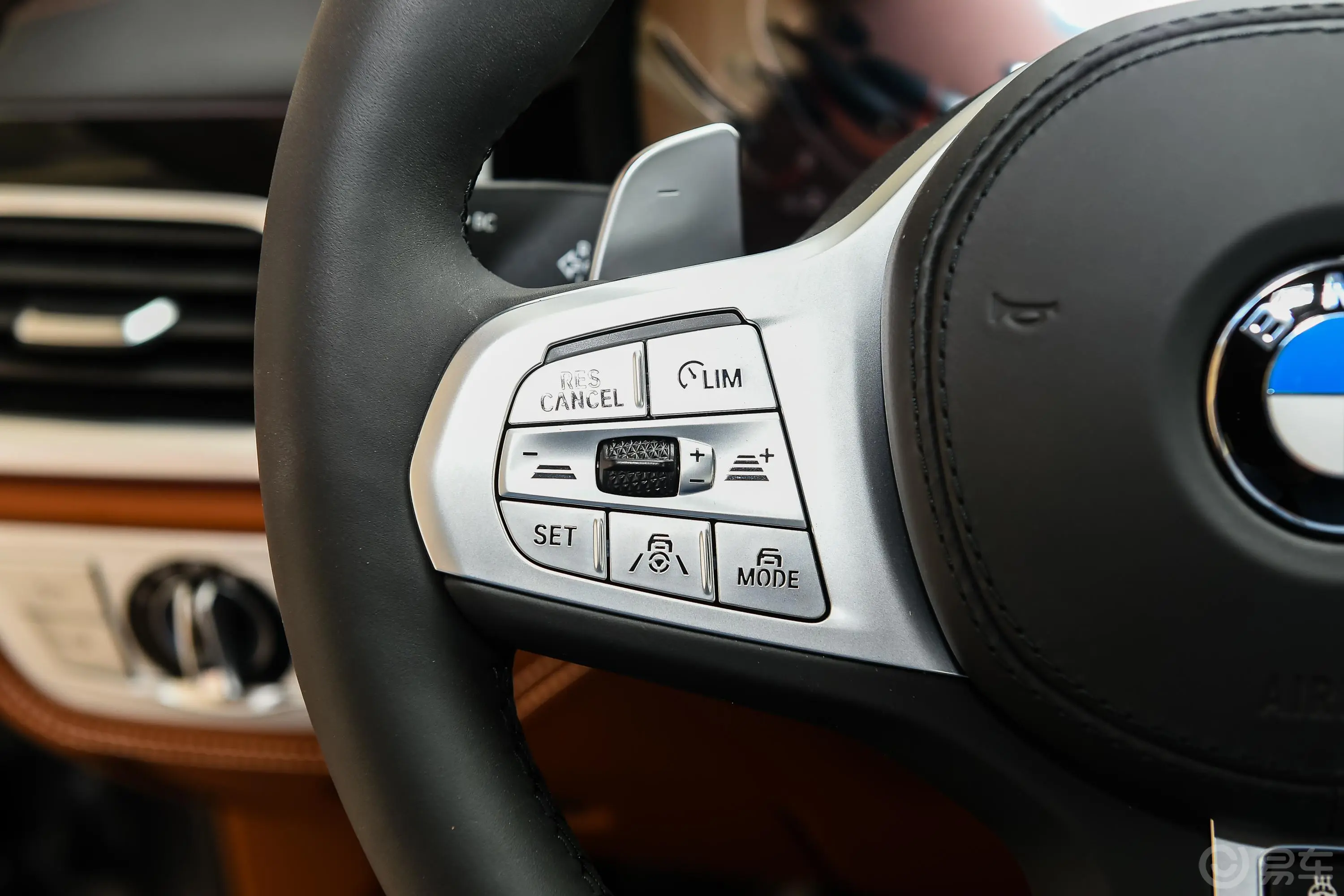 宝马7系改款 750Li xDrive V8 M运动套装左侧方向盘功能按键