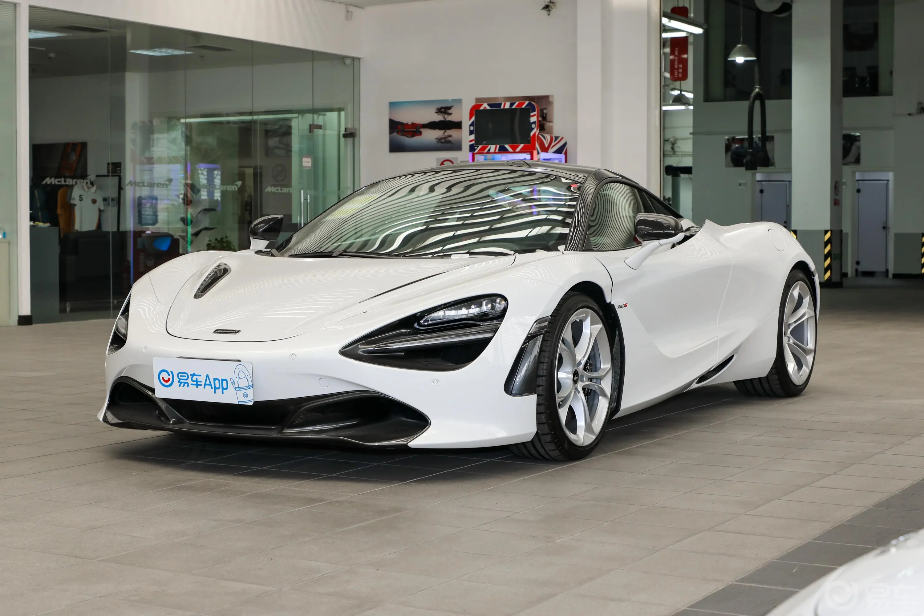 迈凯伦720S4.0T Spider侧前45度车头向左水平