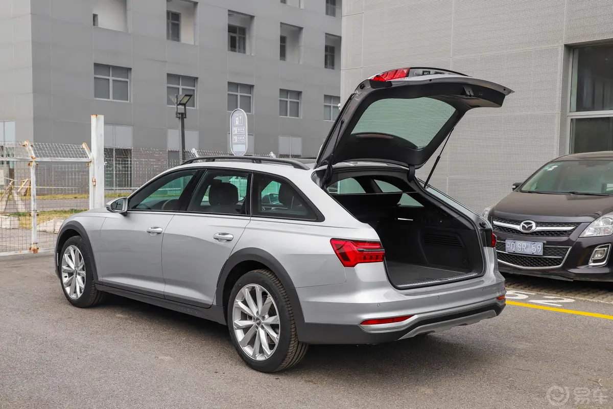 奥迪A6Allroad quattro 探索家 55 TFSI 尊享越野型空间