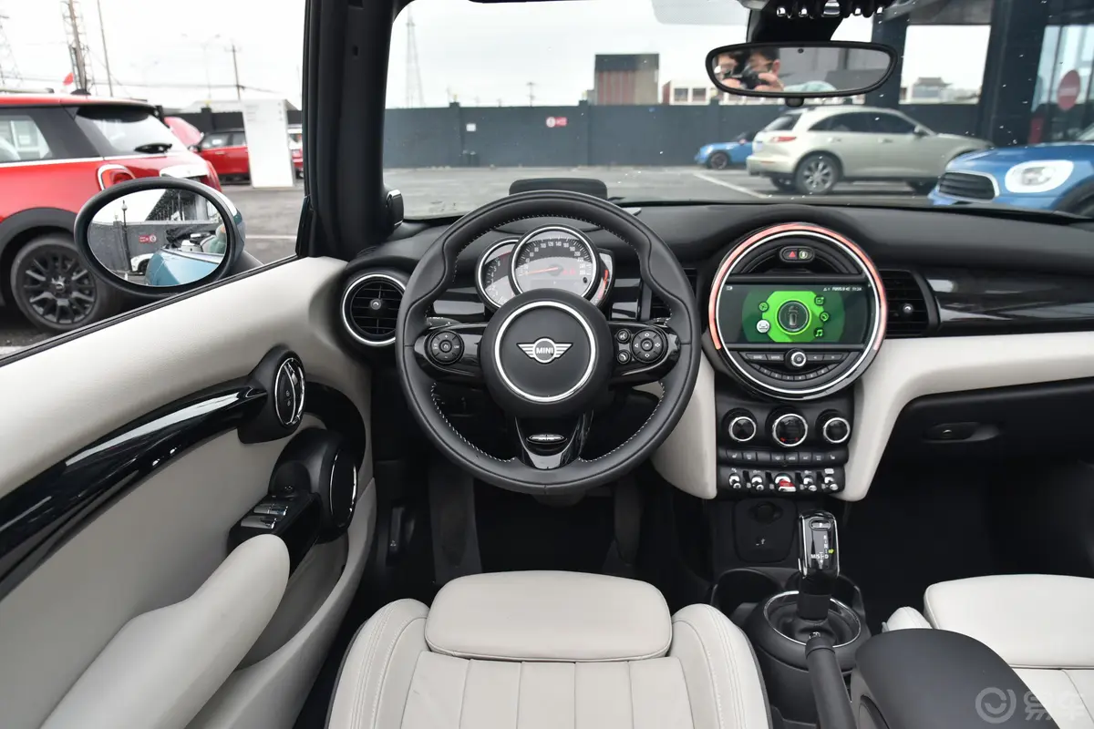 MINI CABRIO1.5T COOPER CABRIO 好色版驾驶位区域