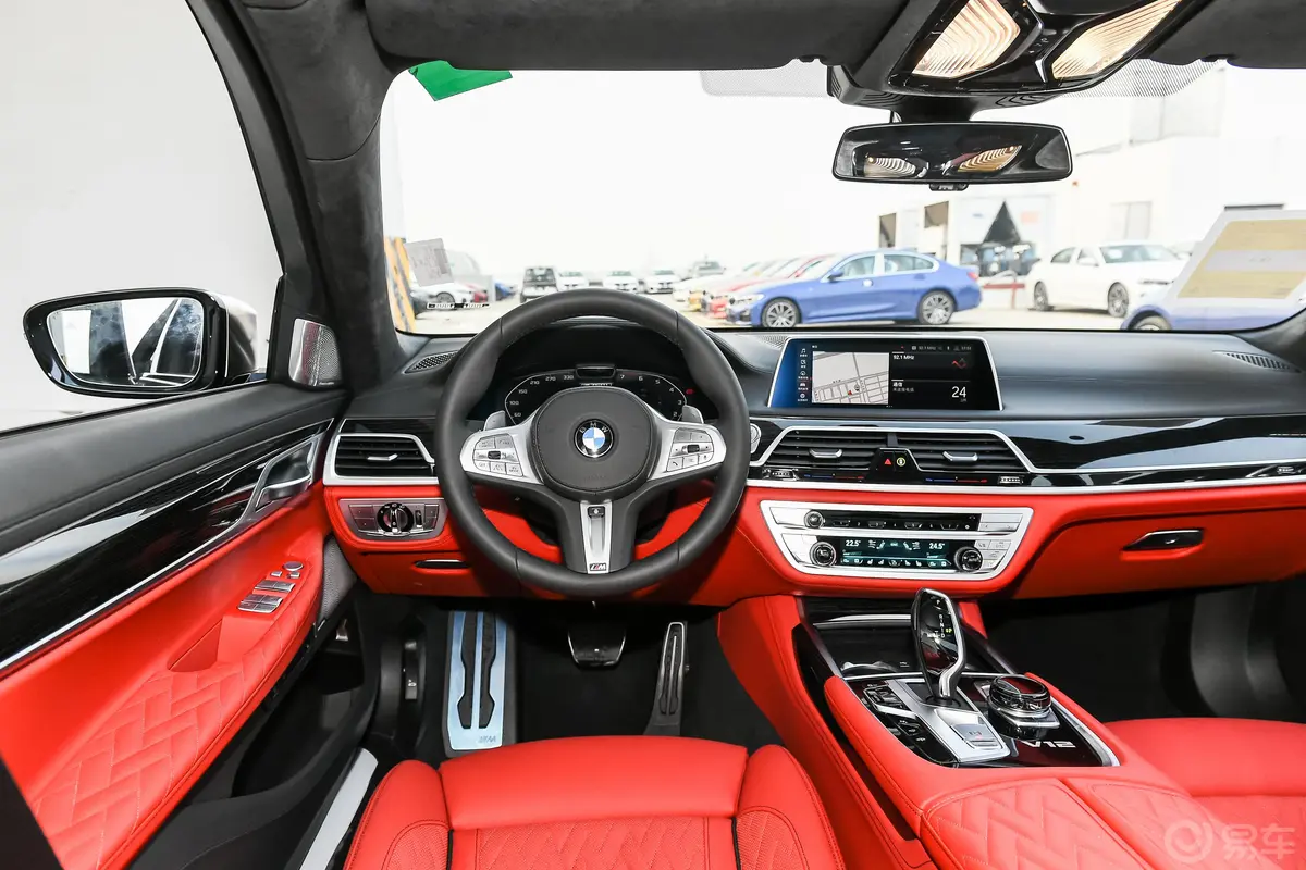宝马7系改款 M760Li xDrive V12 运动套装驾驶位区域