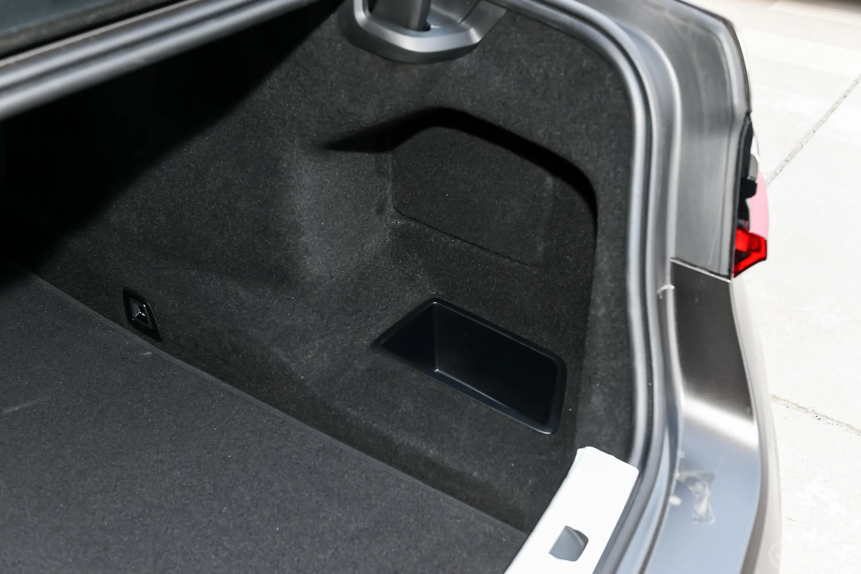 宝马7系改款 M760Li xDrive V12 运动套装空间