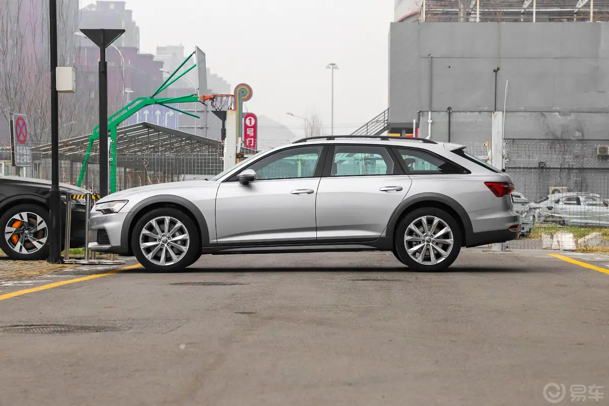 奥迪A6Allroad quattro 探索家 55 TFSI 尊享越野型外观