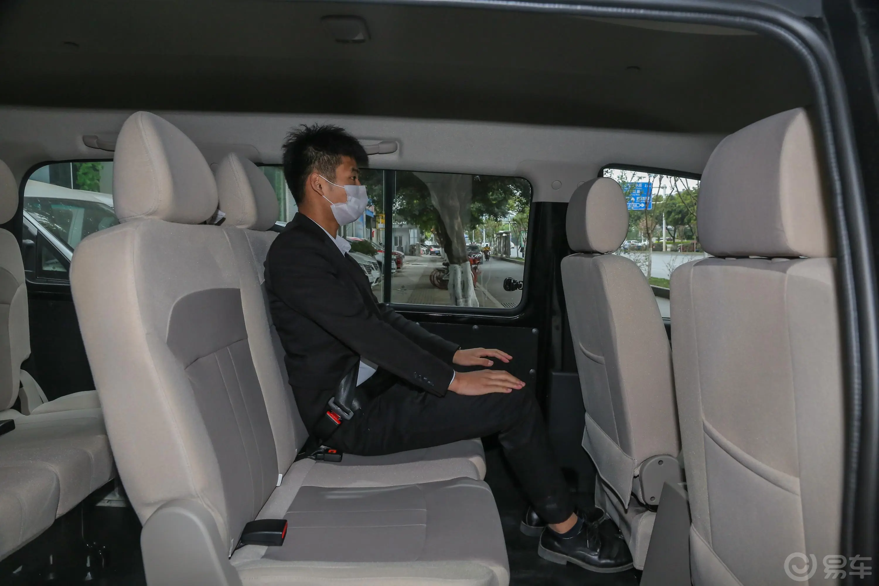 菱智M5 1.6L 手动 特供型 7座  国VI后排空间体验