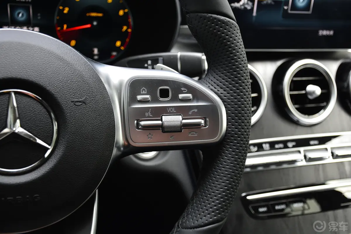 奔驰C级改款 C 200 L 时尚型运动版右侧方向盘功能按键