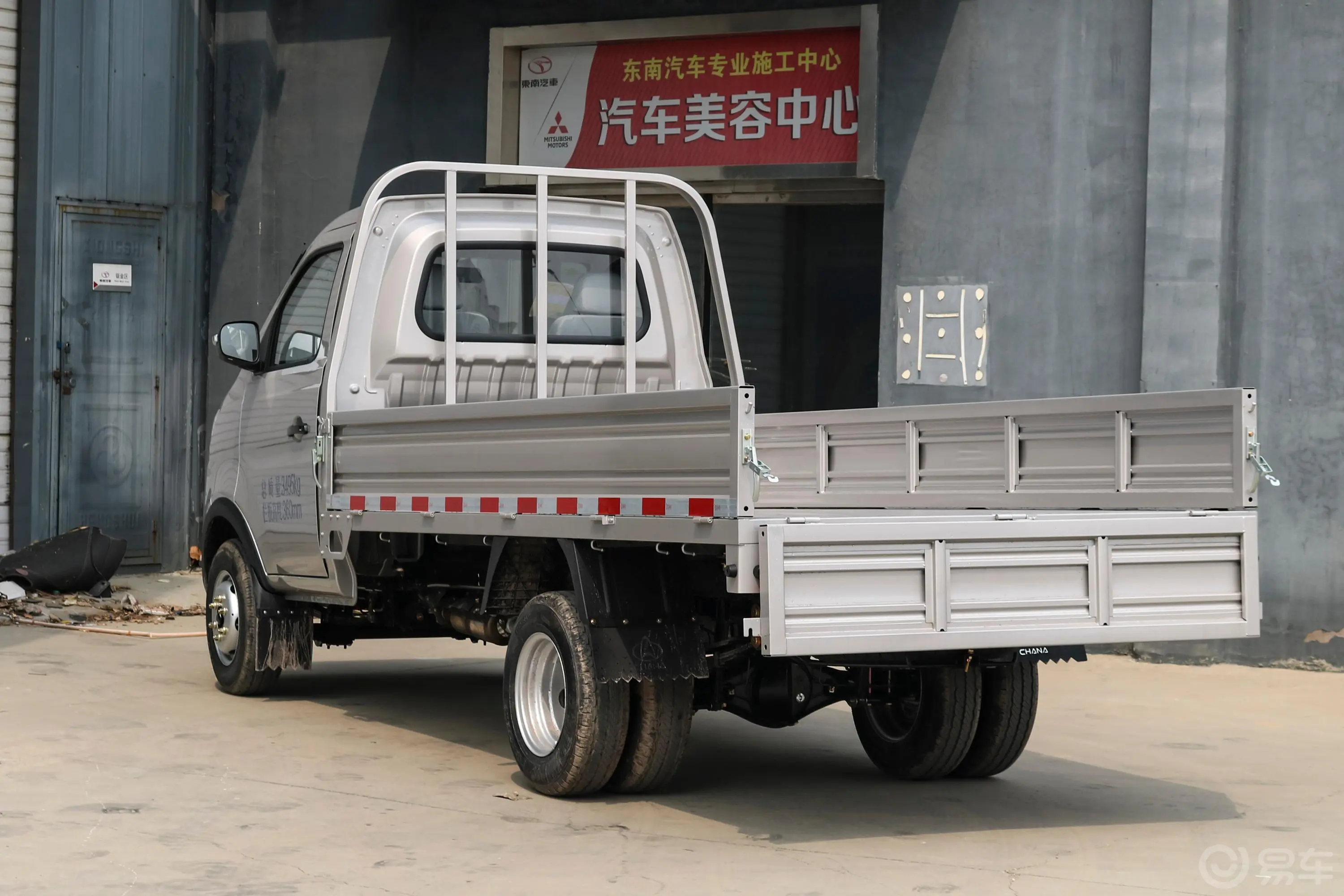 新豹T5载货汽车N1 1.5L 单排双后轮 标准版(5.3米长)SC1031NGD65 汽油 国Ⅵ后备厢开启45度侧拍