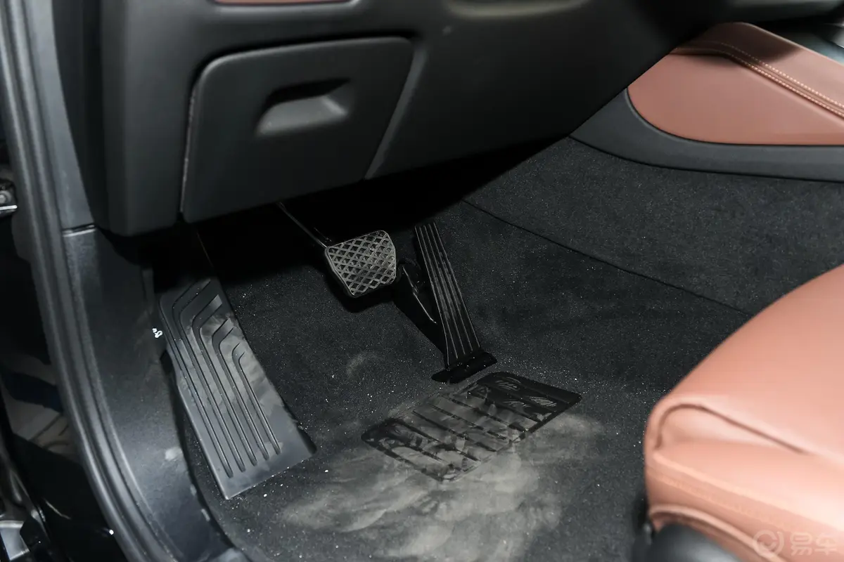 宝马X6xDrive30i M运动套装脚踏板