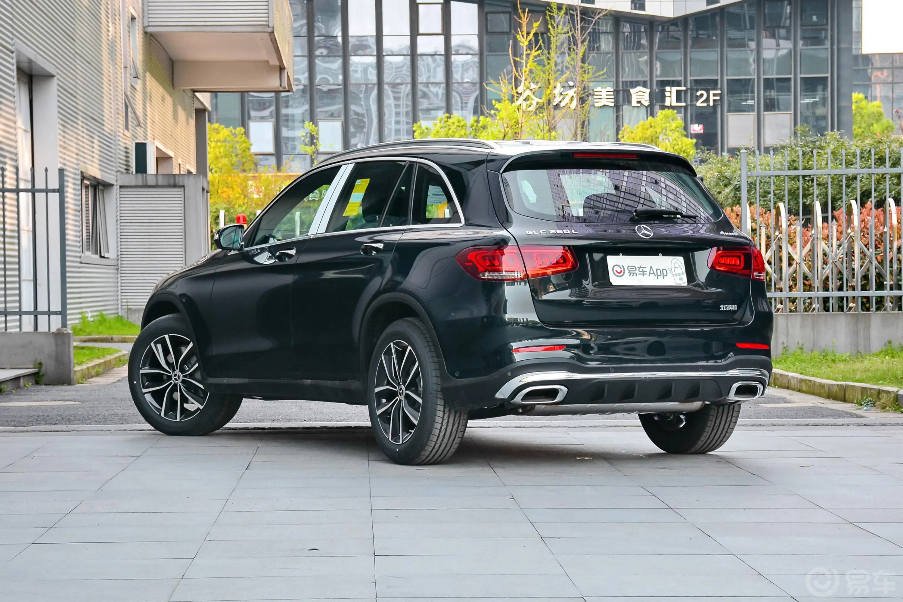 奔驰GLC改款 GLC 260 L 4MATIC 豪华型侧后45度车头向左水平