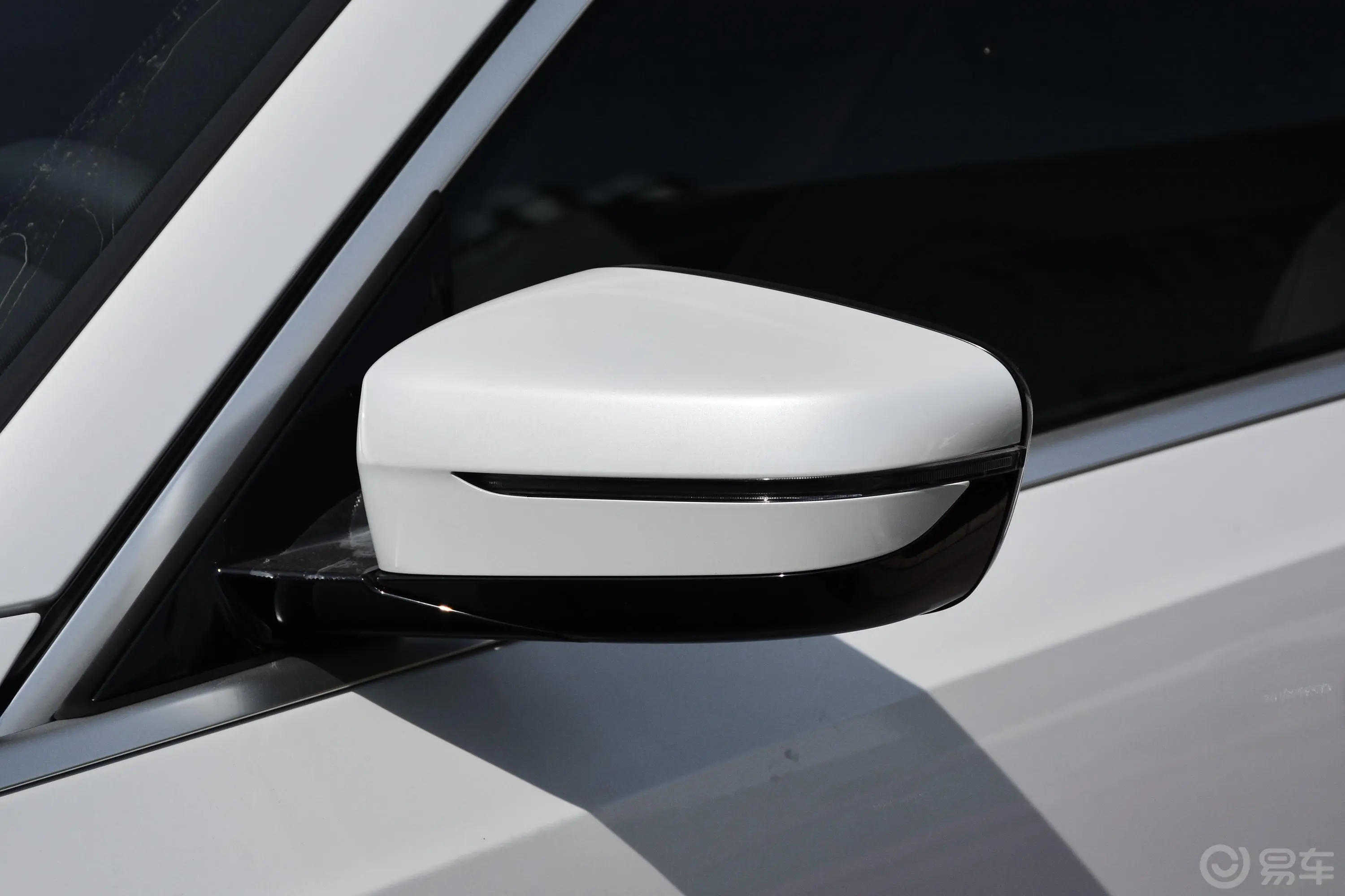 宝马3系改款 325Li xDrive M运动套装主驾驶后视镜背面