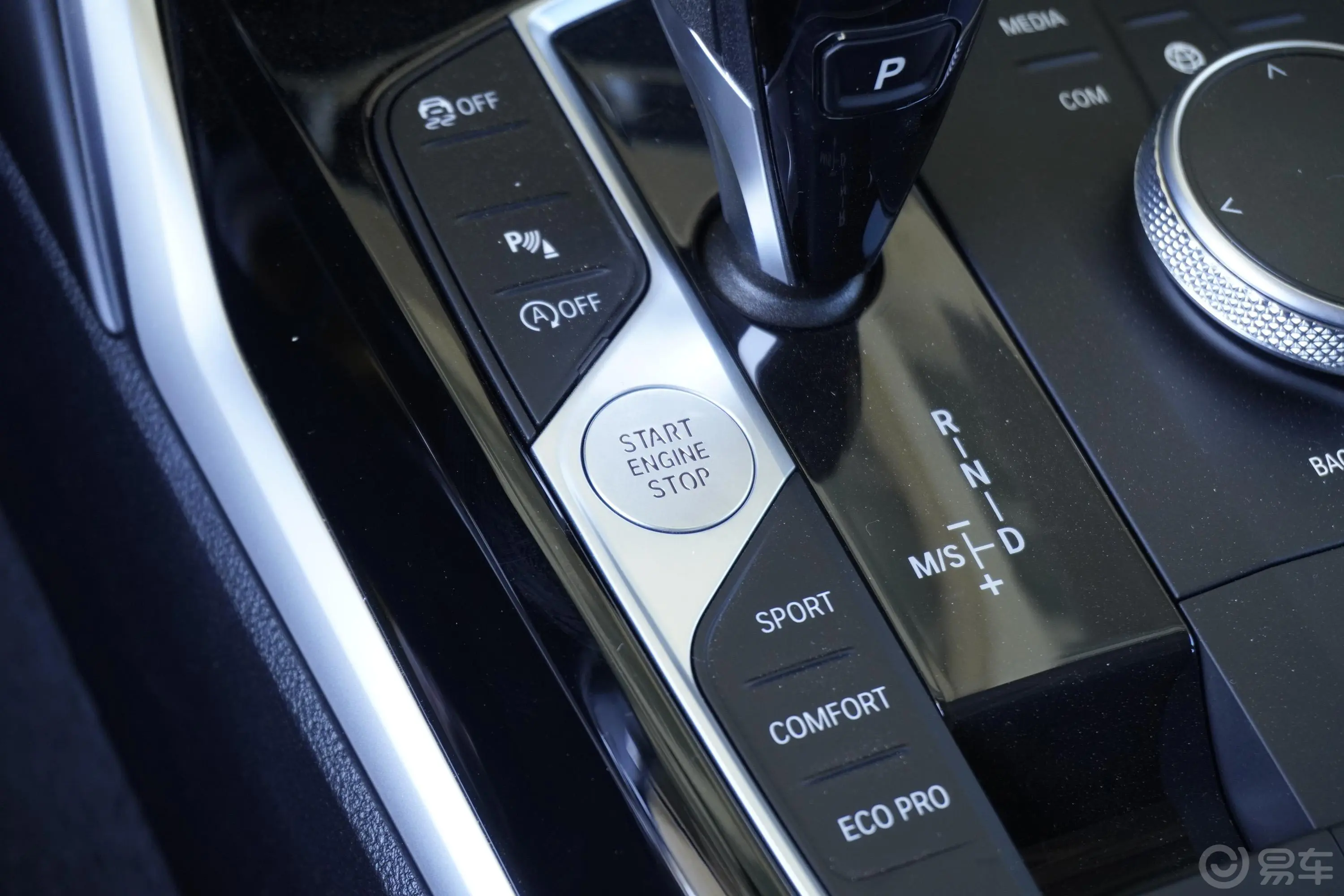 宝马3系改款 325Li 首发版钥匙孔或一键启动按键