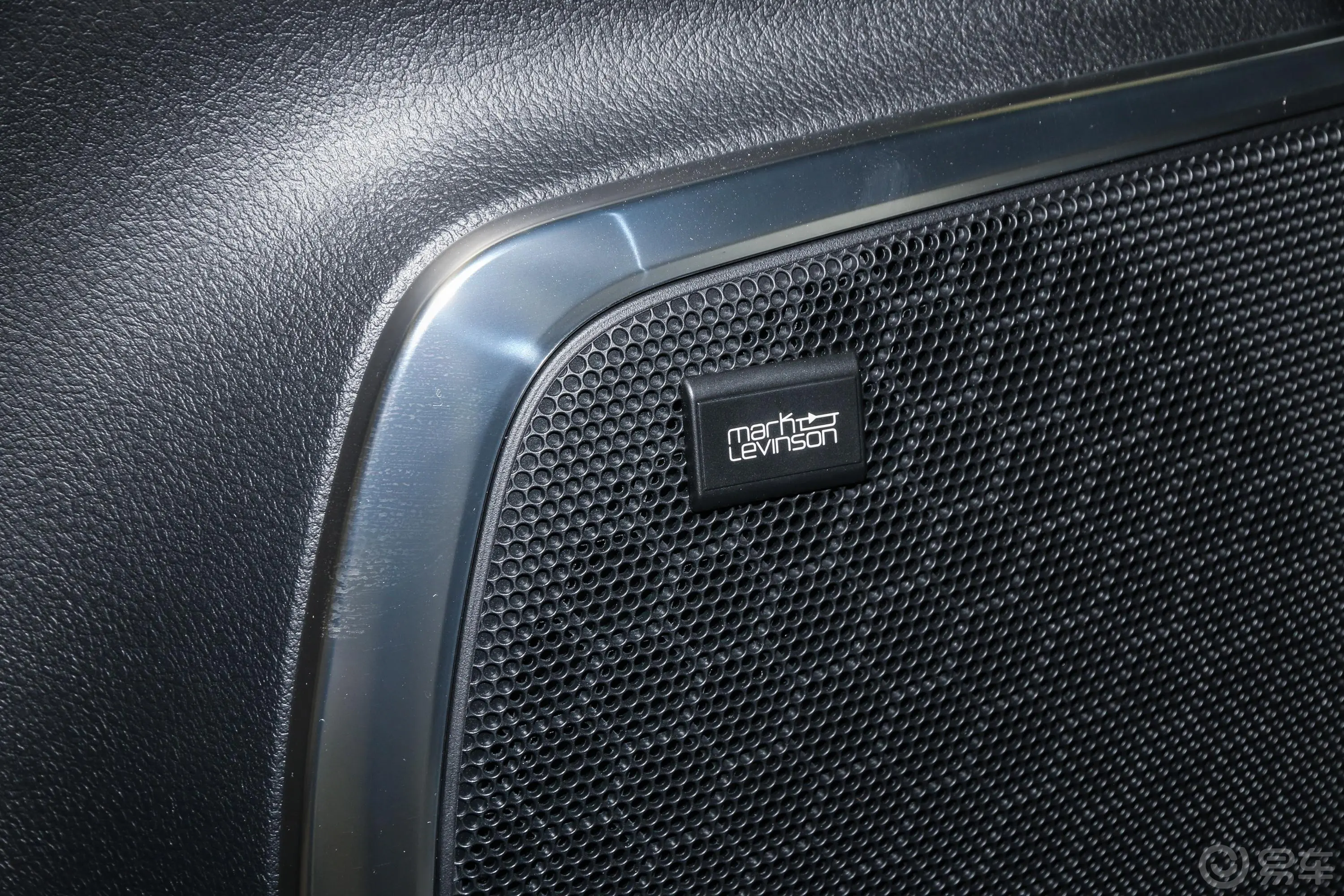 雷克萨斯LM300h 隽雅版 7座音响和品牌