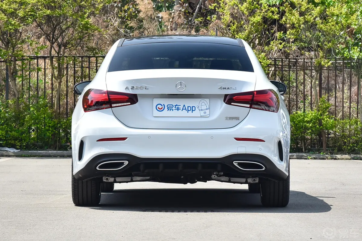 奔驰A级A 220 L 4MATIC 运动轿车外观