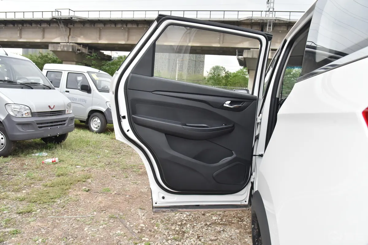 五菱宏光S31.5T 手动 舒适型 国VI驾驶员侧后车门