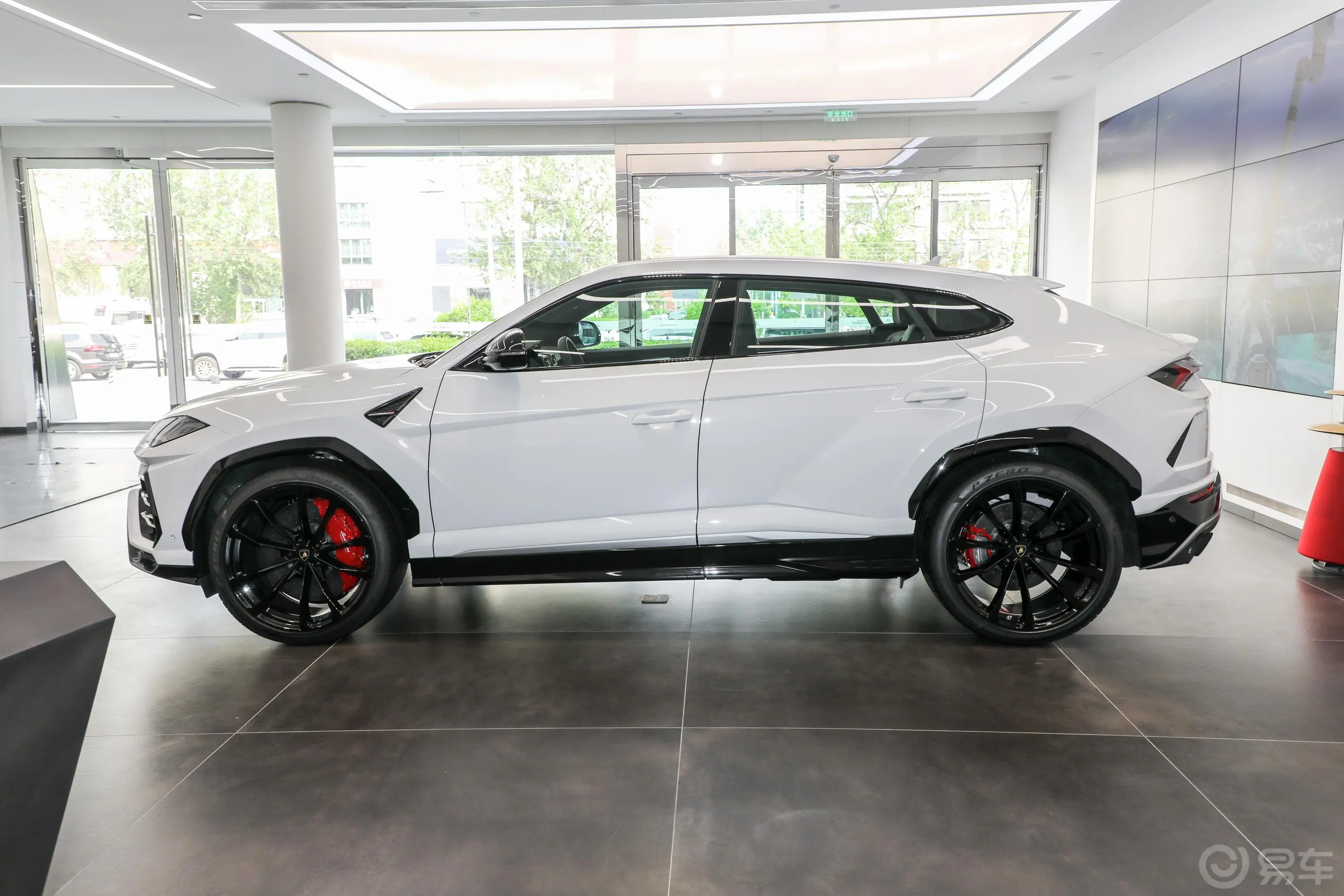 Urus4.0T V8外观