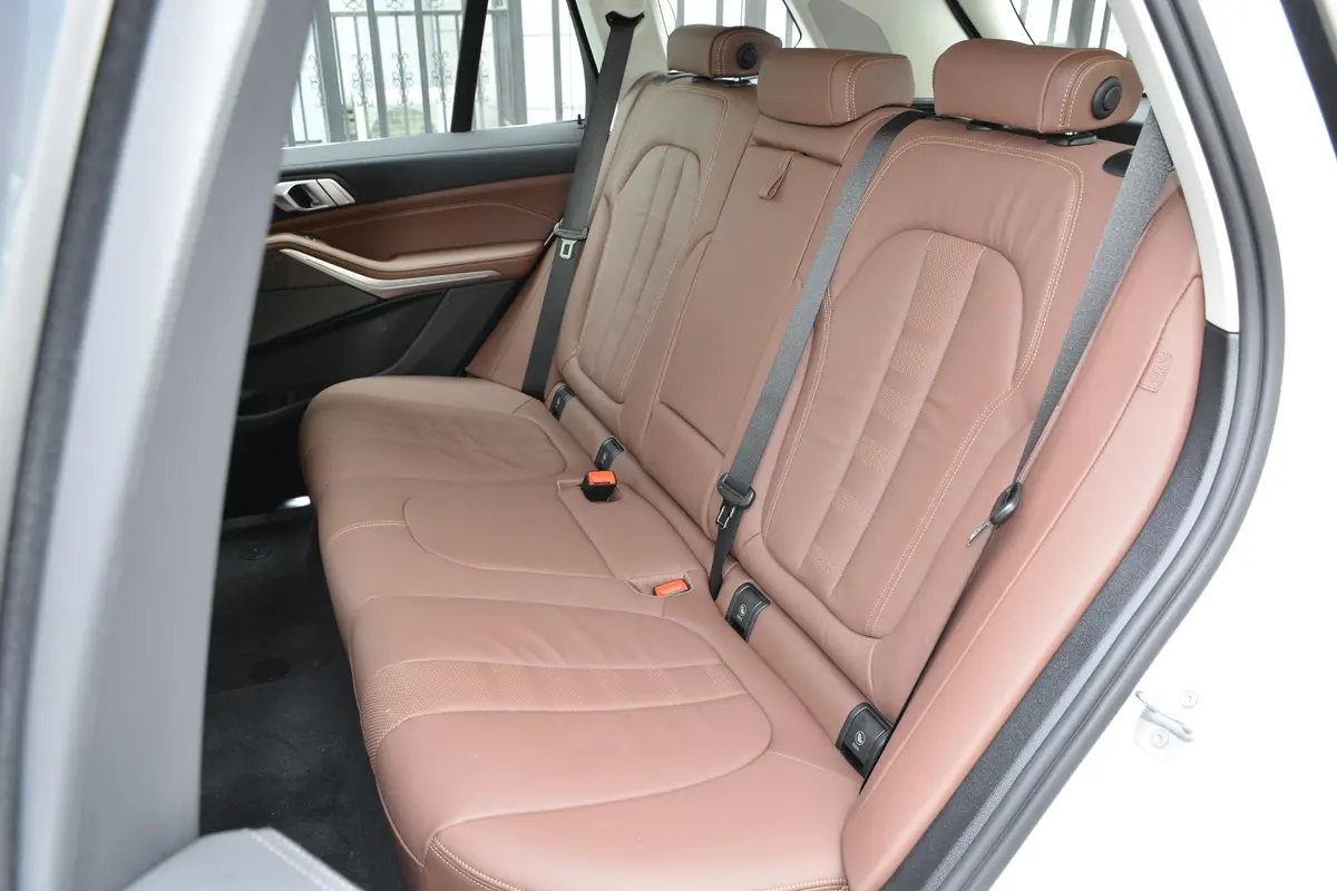 宝马X5 插电混动(进口)xDrive45e M运动套装后排座椅
