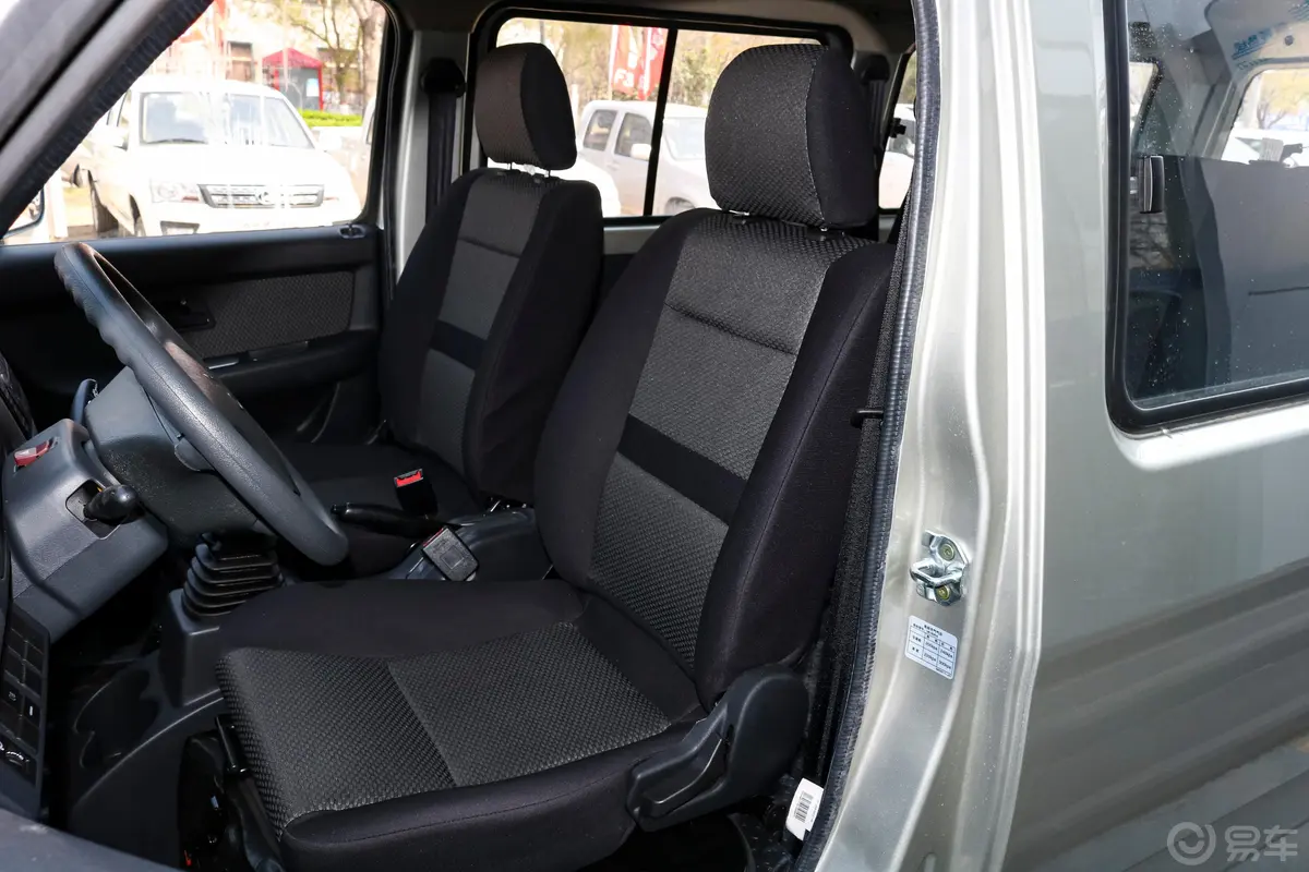 长安之星9客车 1.5L 手动 标准版 5座 国VI驾驶员座椅