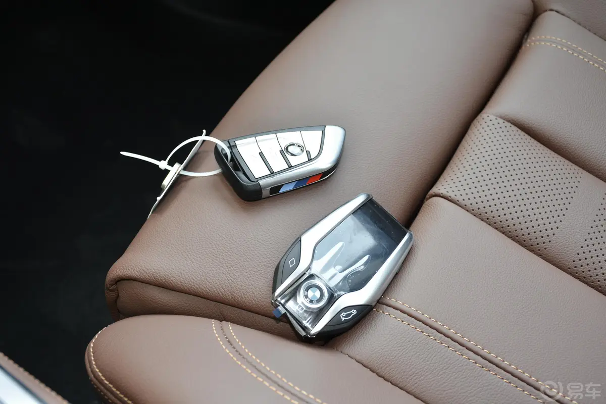 宝马X5 插电混动(进口)xDrive45e M运动套装钥匙正面
