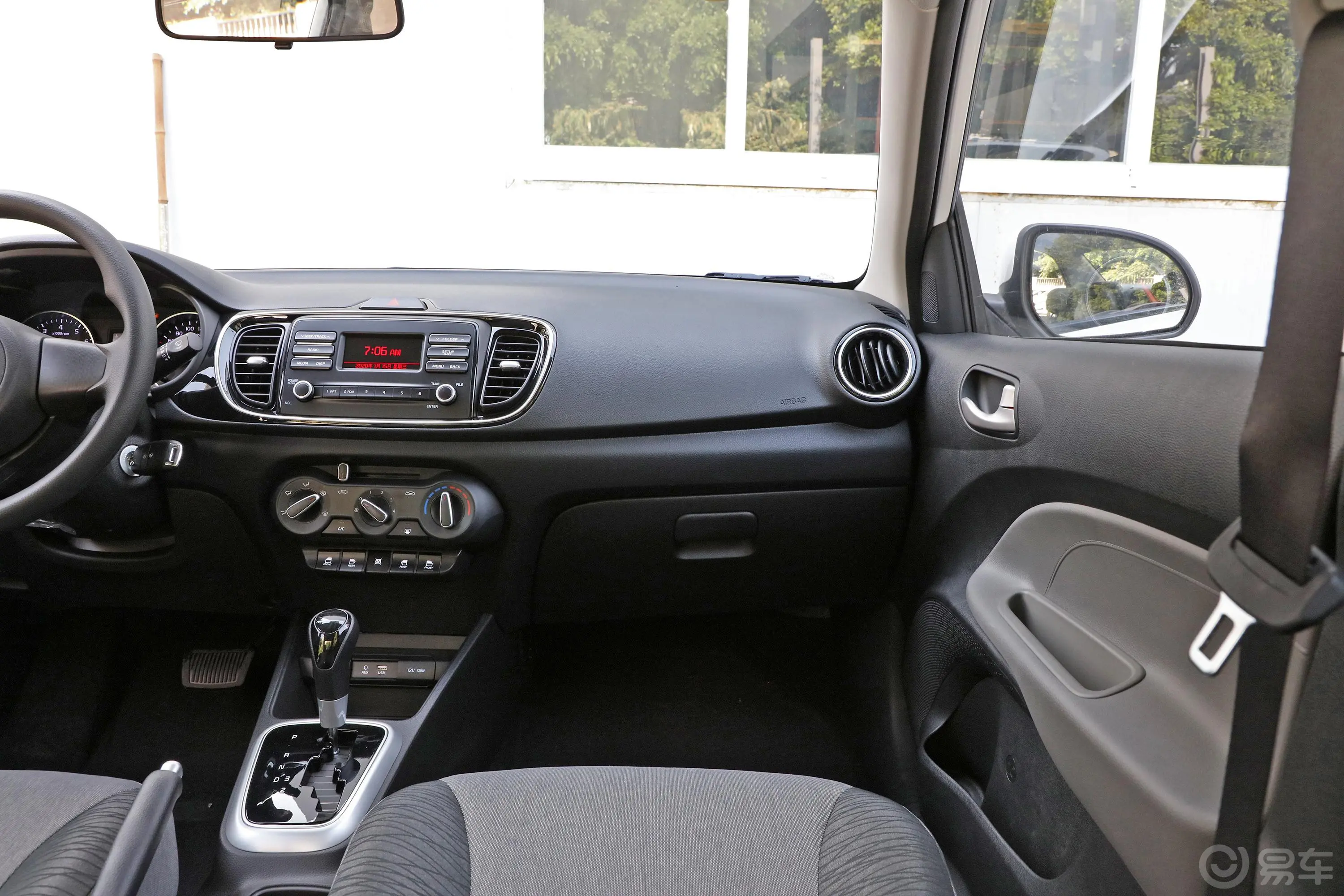 焕驰1.4L 自动 舒适天窗版副驾驶位区域