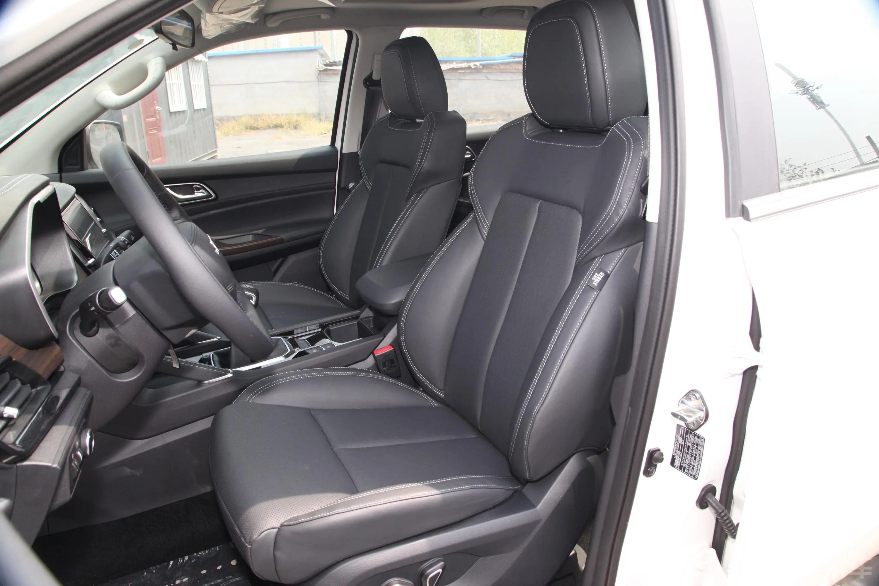 驭胜S3502.0T 手动 四驱 舒适版 5座 柴油 国VI驾驶员座椅