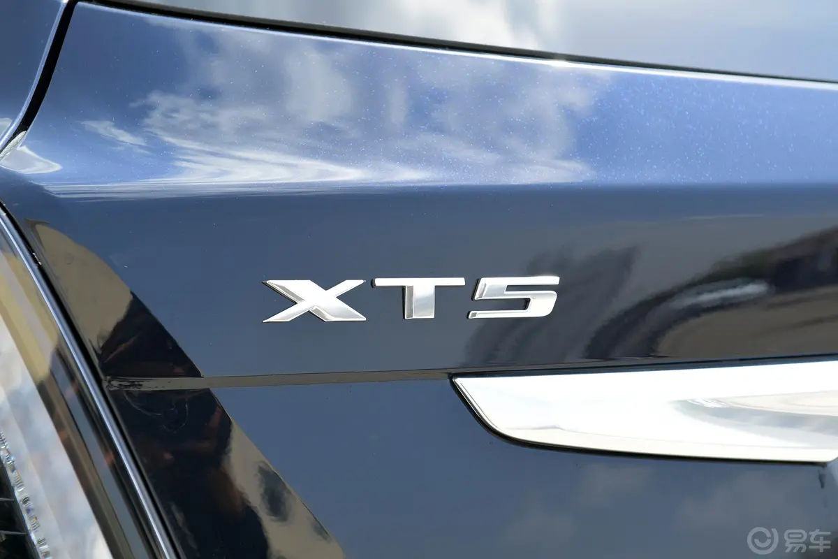 凯迪拉克XT5改款 28T 四驱 铂金运动版外观