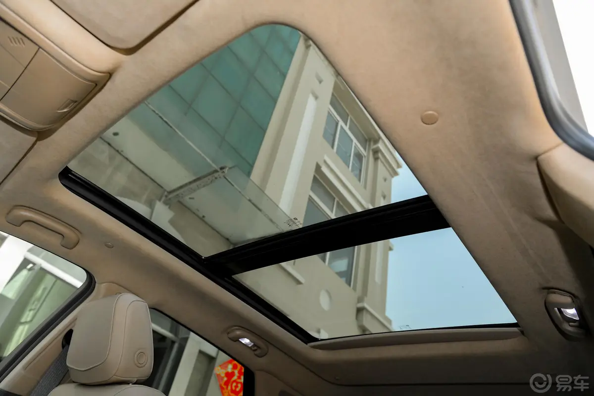 凯迪拉克XT5改款 28T 四驱 铂金运动版天窗内拍关闭
